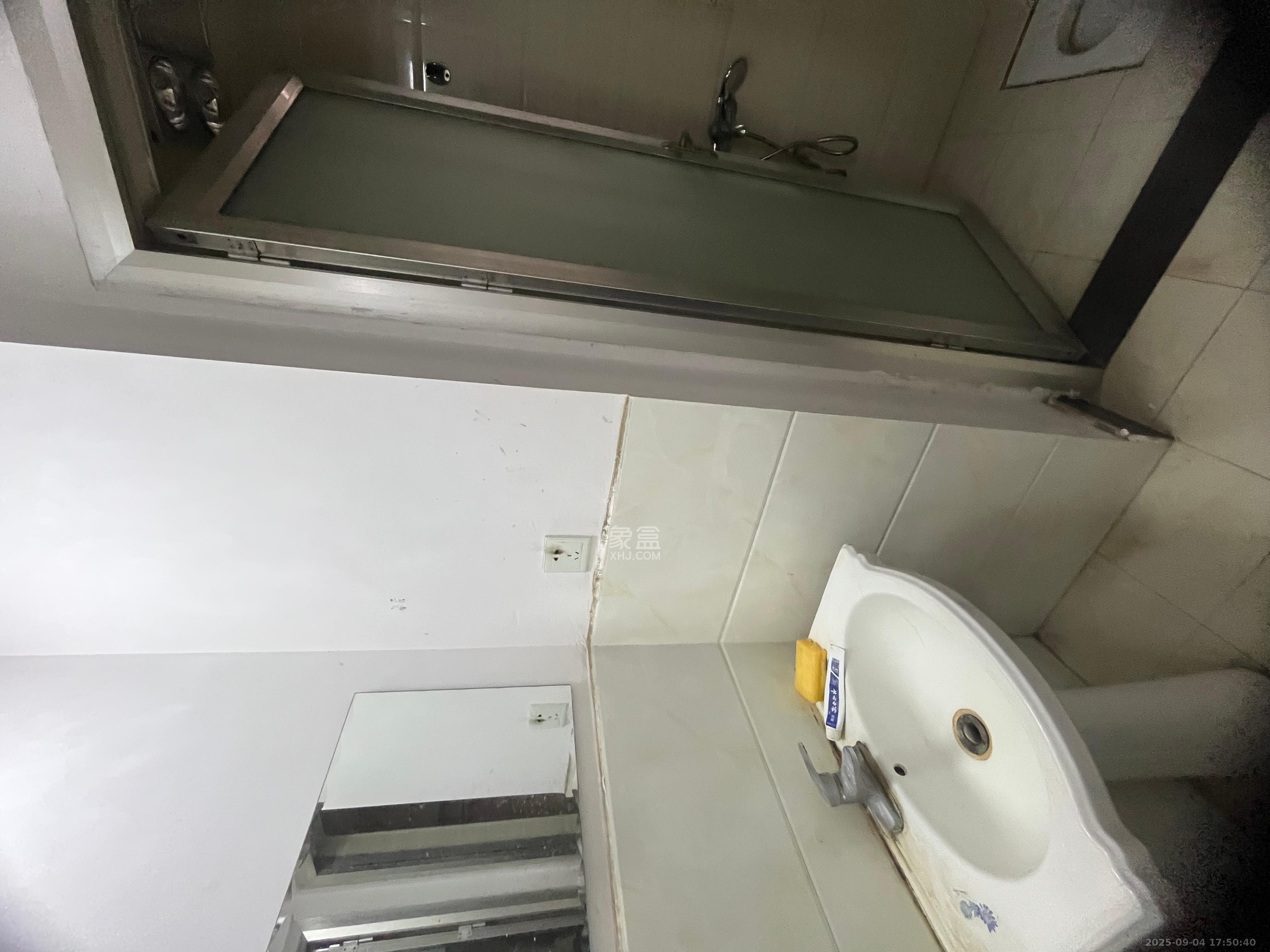 旭辉香樟公馆  3室2厅2卫    2200.0元/月室内图