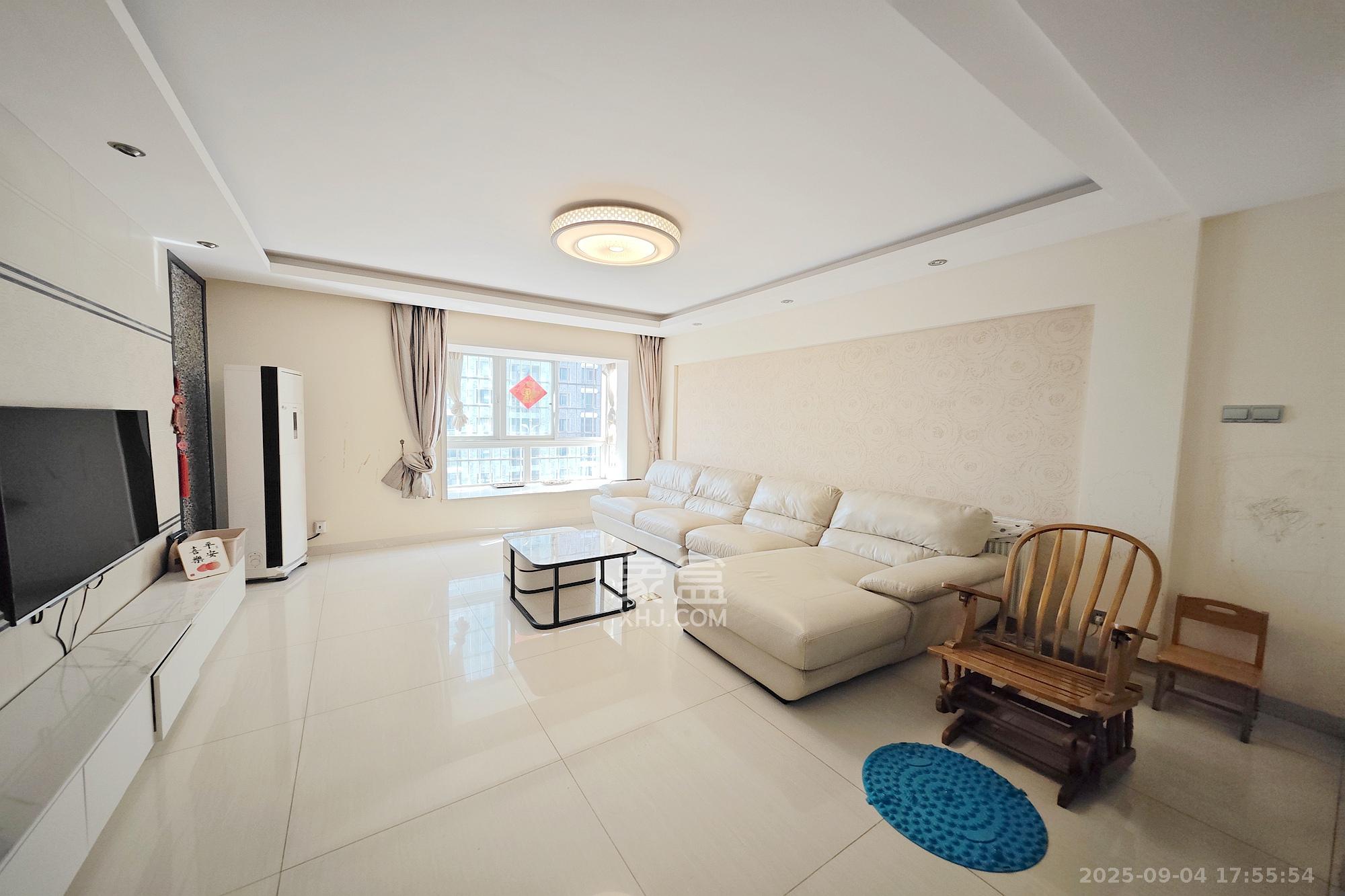 丽星景园  3室2厅2卫    120.0万 丽星景园  3室2厅2卫    120.0万客厅