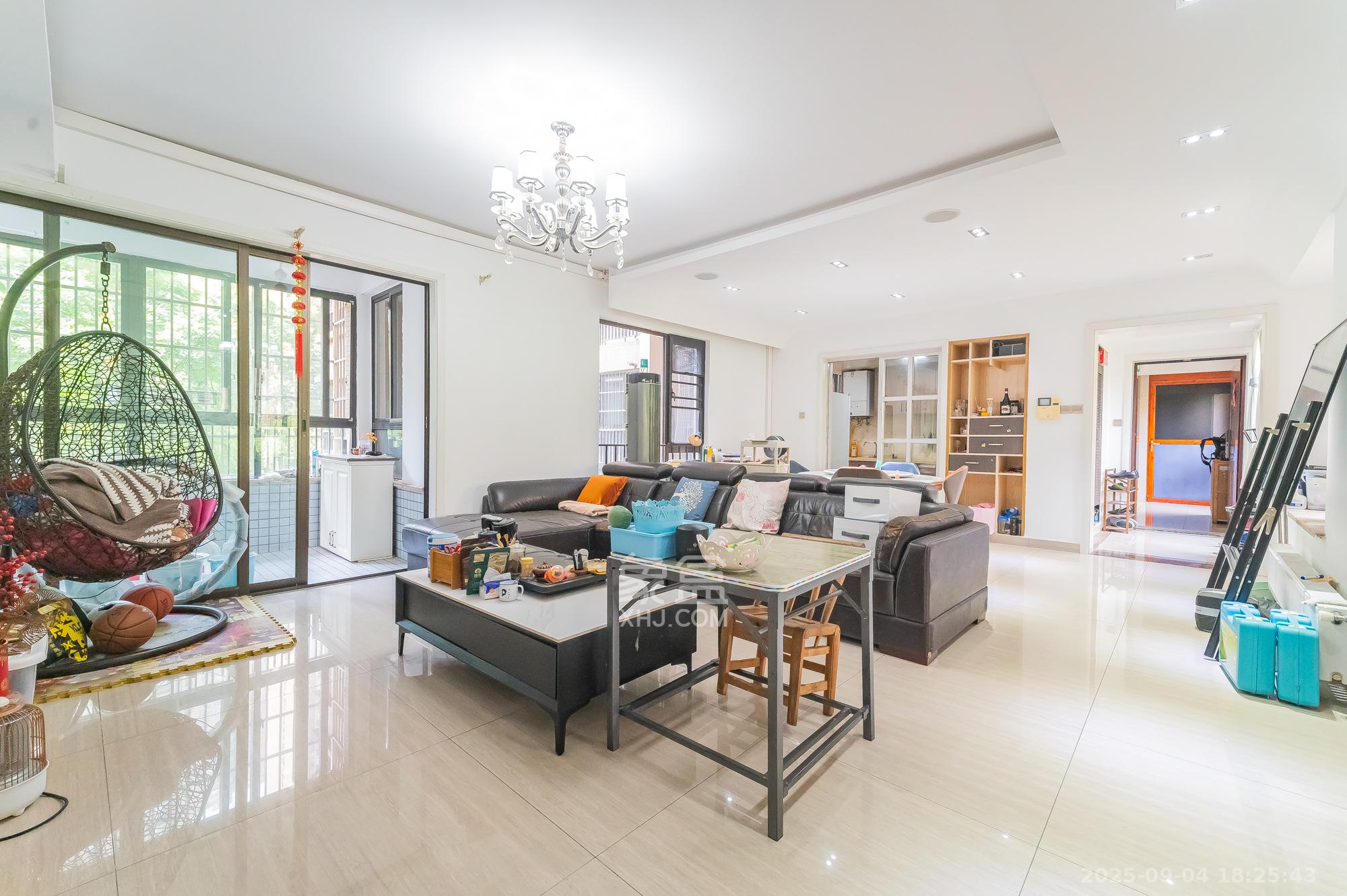 华润凤凰城三期 4室2厅2卫 126.8万 华润凤凰城三期 4室2厅2卫 126.8万客厅