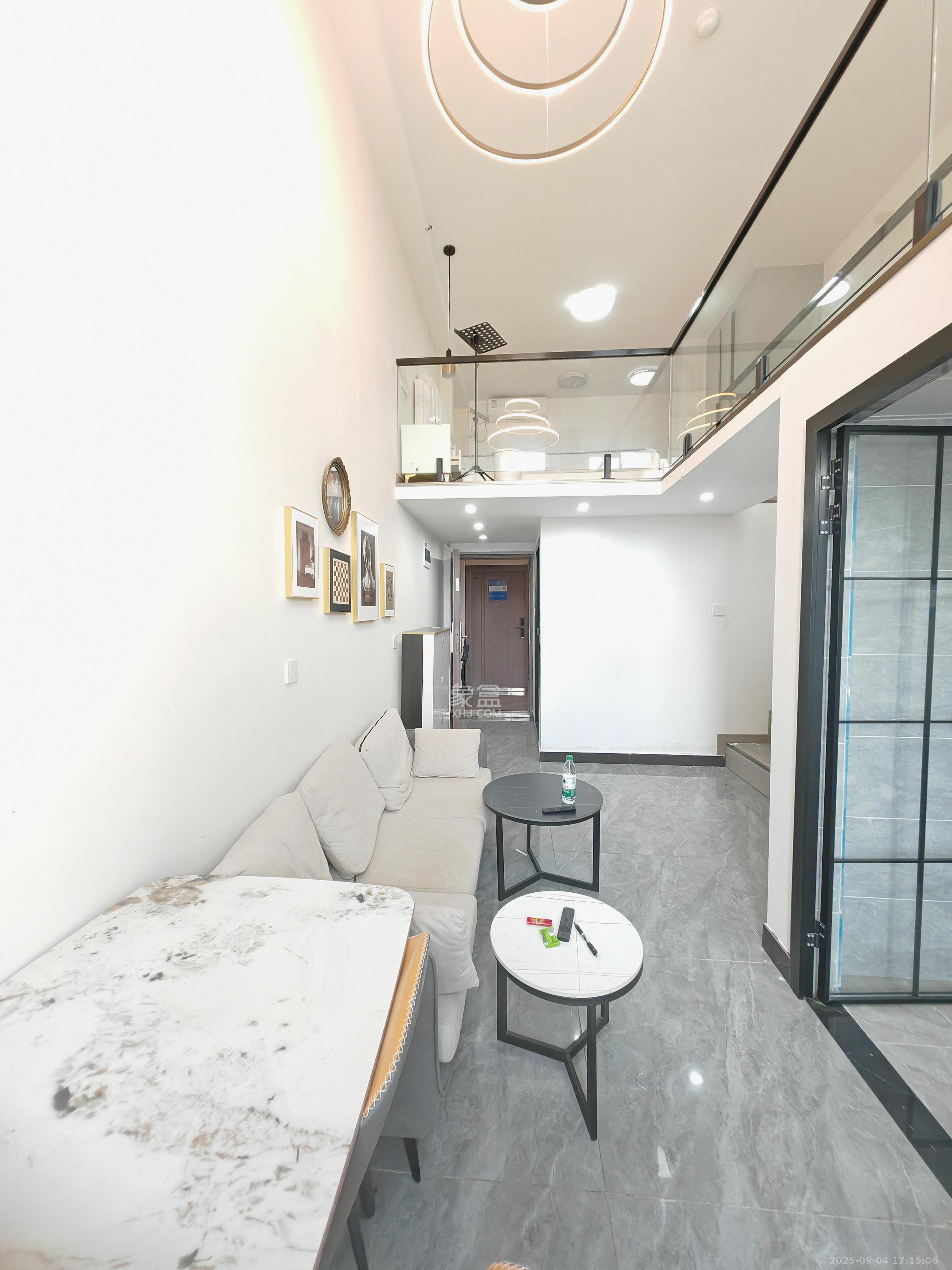 卓越中寰  1室1厅1卫    2200.0元/月室内图