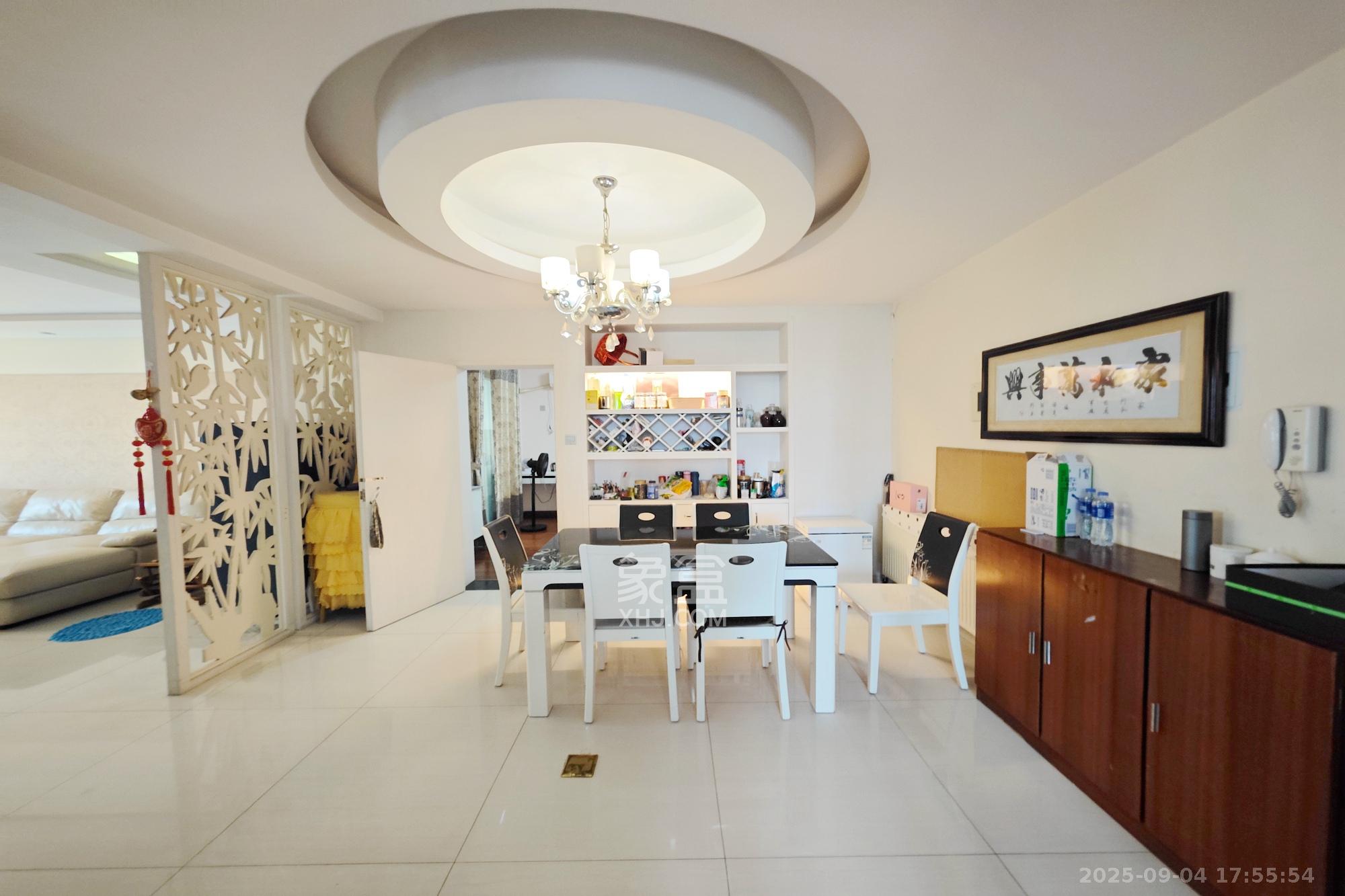 丽星景园  3室2厅2卫    120.0万 丽星景园  3室2厅2卫    120.0万客厅