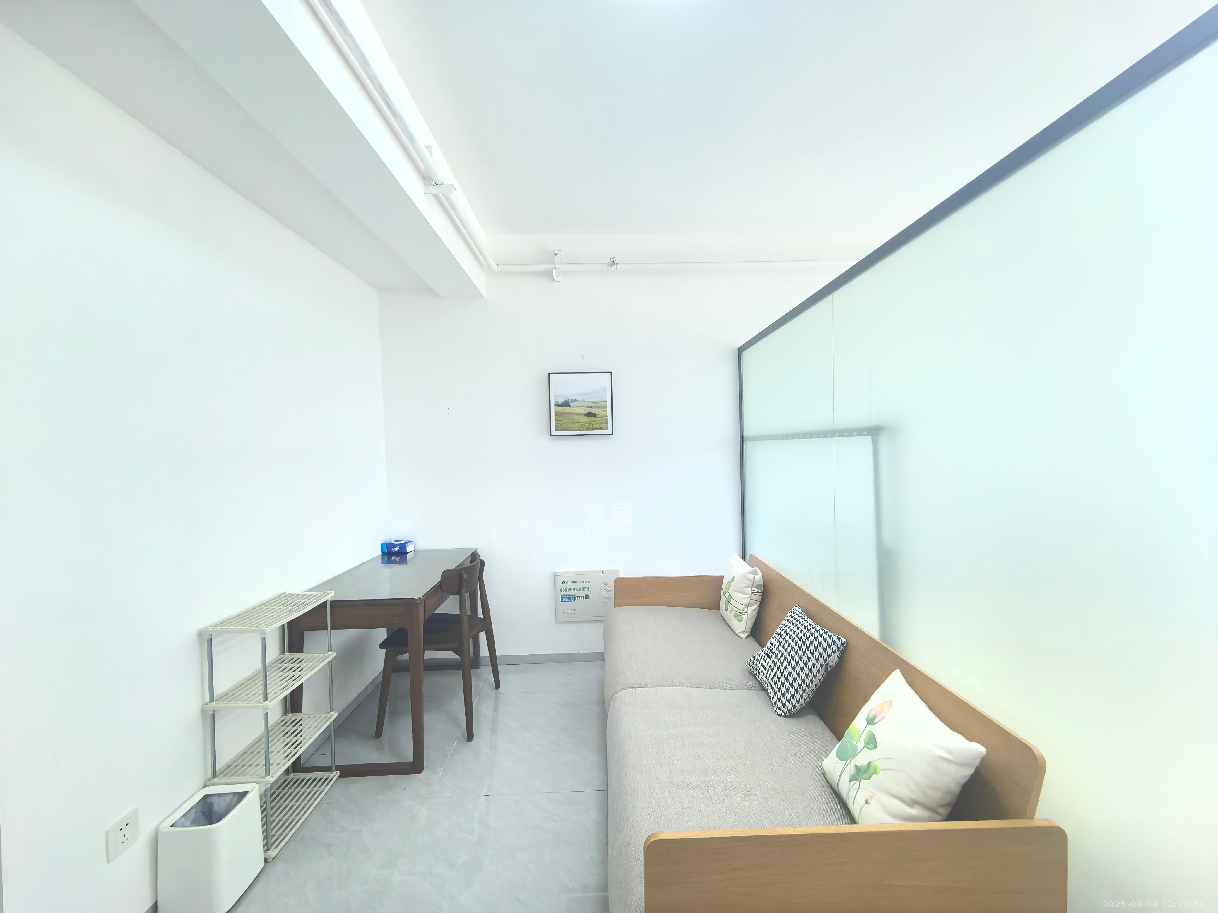 保利海德公园  1室1厅1卫    1900.0元/月 保利海德公园  1室1厅1卫    1900.0元/月室内图