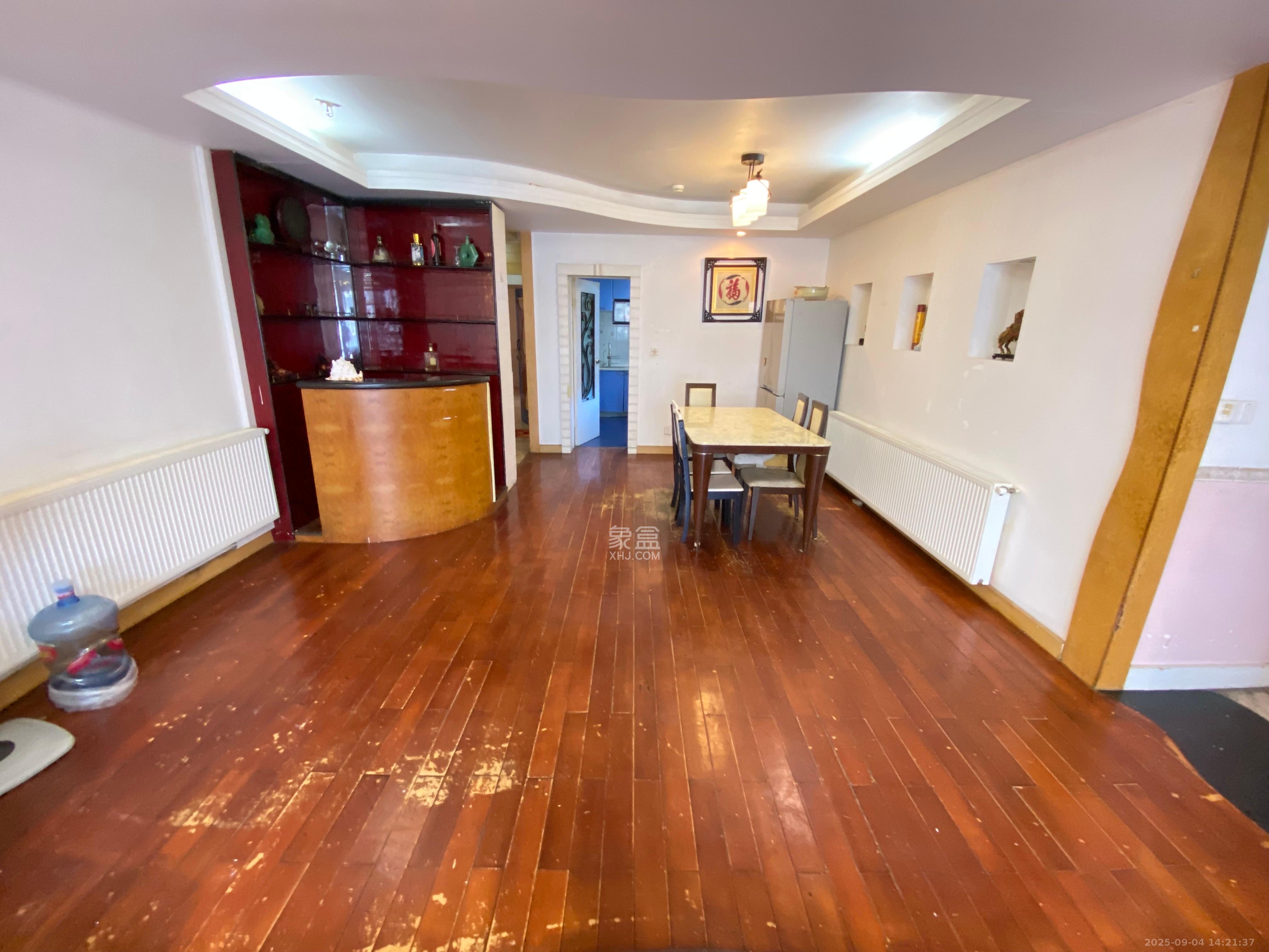 华盛花园  4室2厅2卫    3500.0元/月室内图