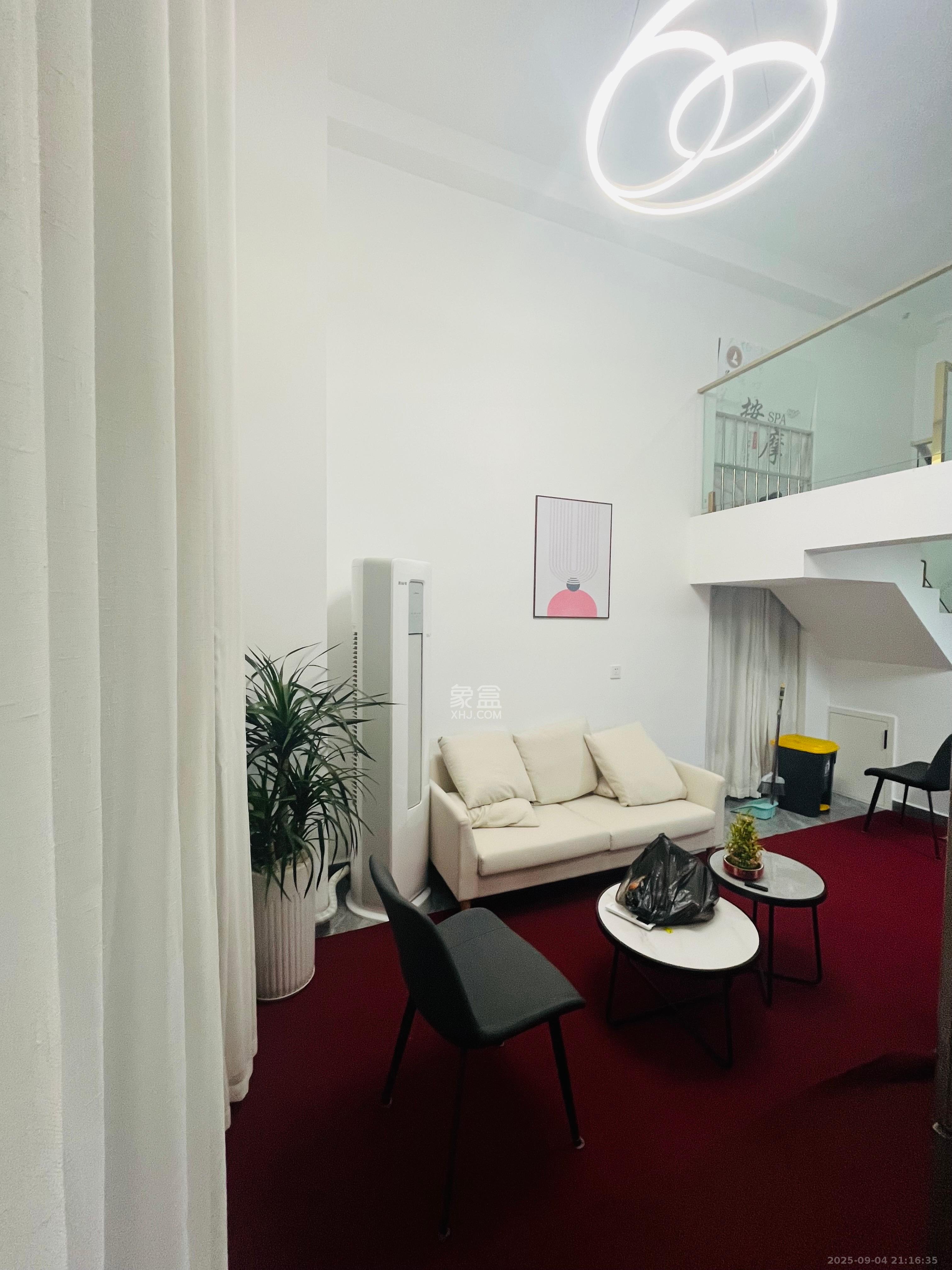 梅溪湖金茂湾  3室2厅2卫    3600.0元/月 梅溪湖金茂湾  3室2厅2卫    3600.0元/月室内图