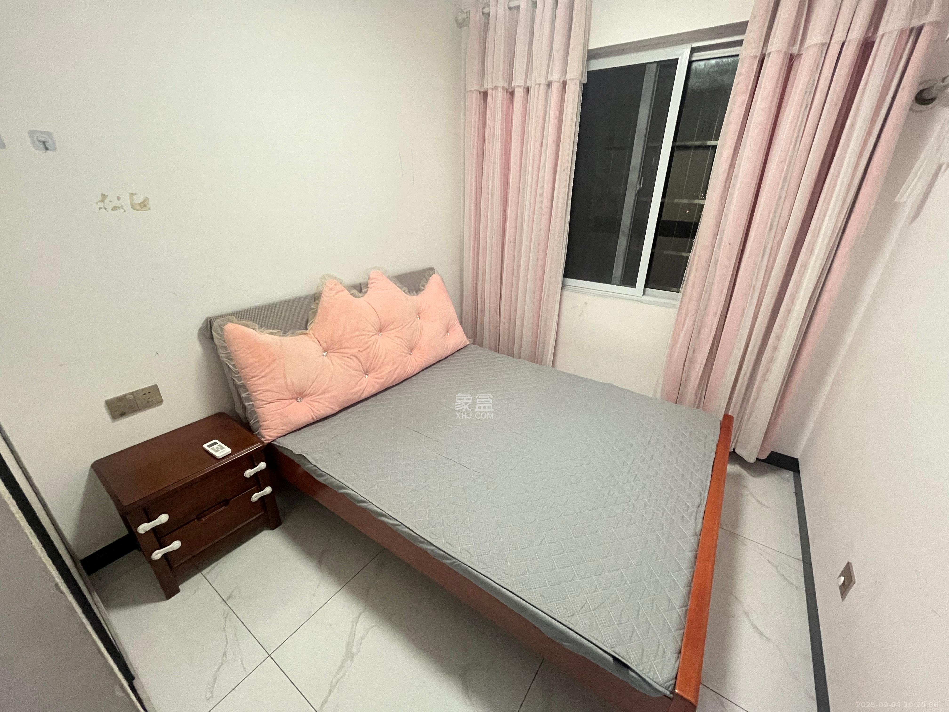 星城新宇川河苑 3室2厅1卫 2160.0元/月 星城新宇川河苑 3室2厅1卫 2160.0元/月室内图