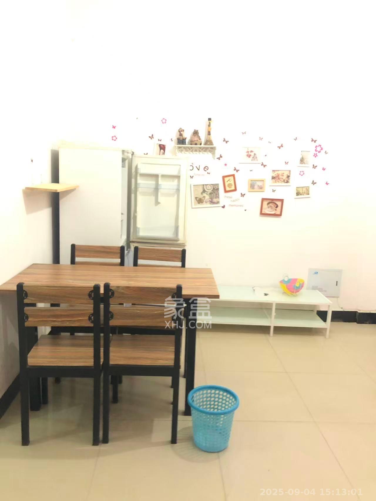 高岭小区  2室0厅0卫    1300.0元/月 高岭小区  2室0厅0卫    1300.0元/月室内图