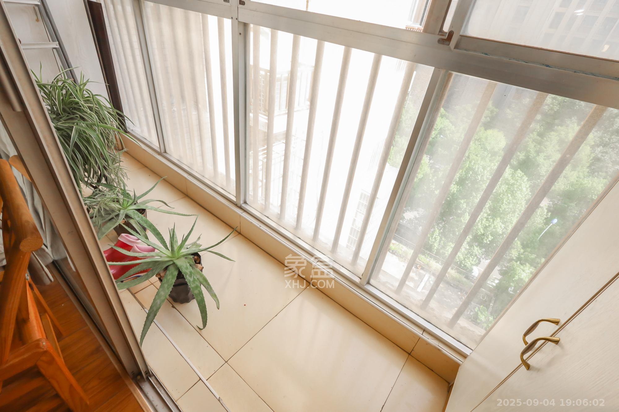 香海西岸 3室2厅1卫 88.0万 香海西岸 3室2厅1卫 88.0万阳台