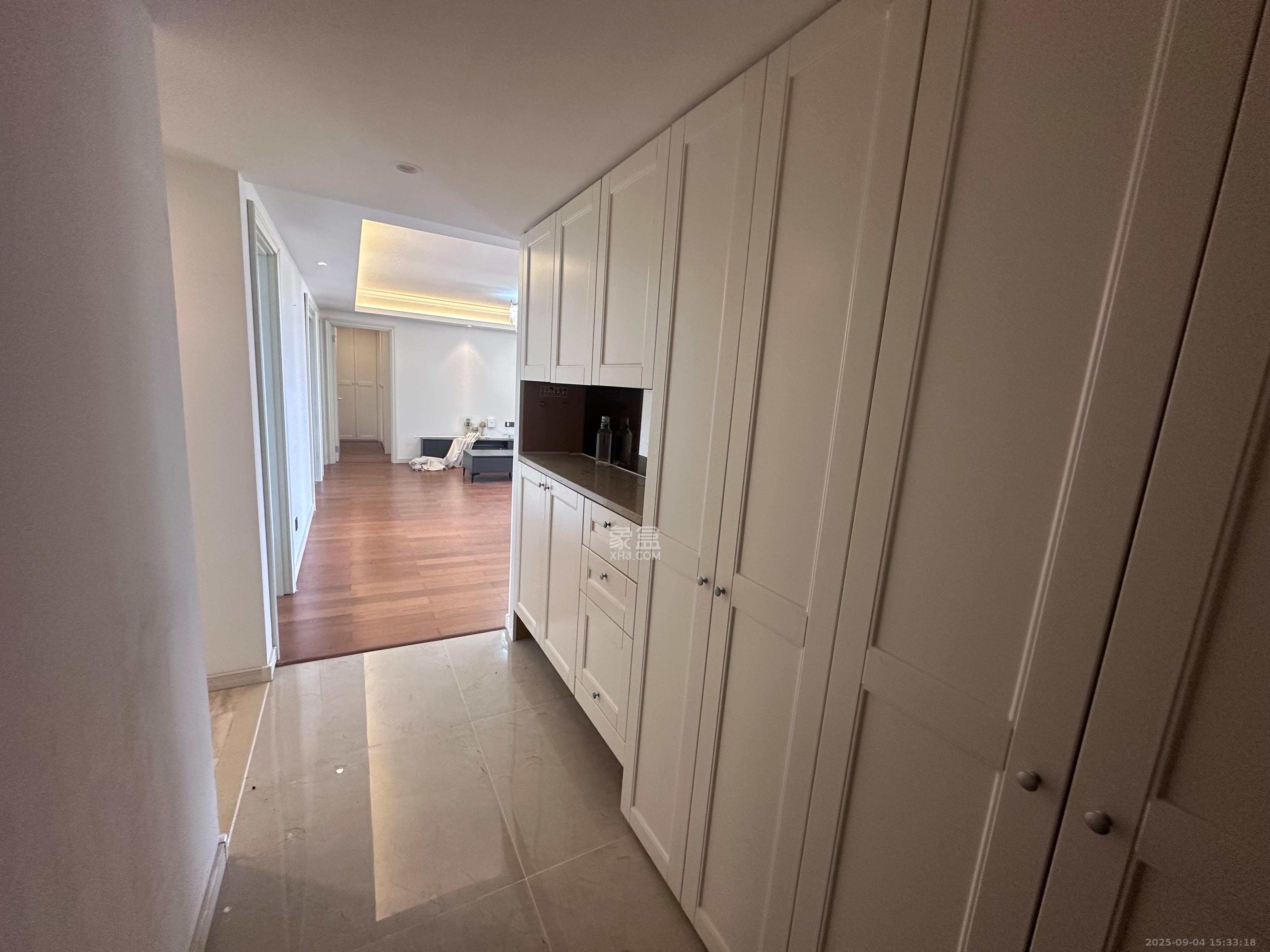 万科魅力之城锋镜里  4室2厅2卫    3300.0元/月室内图