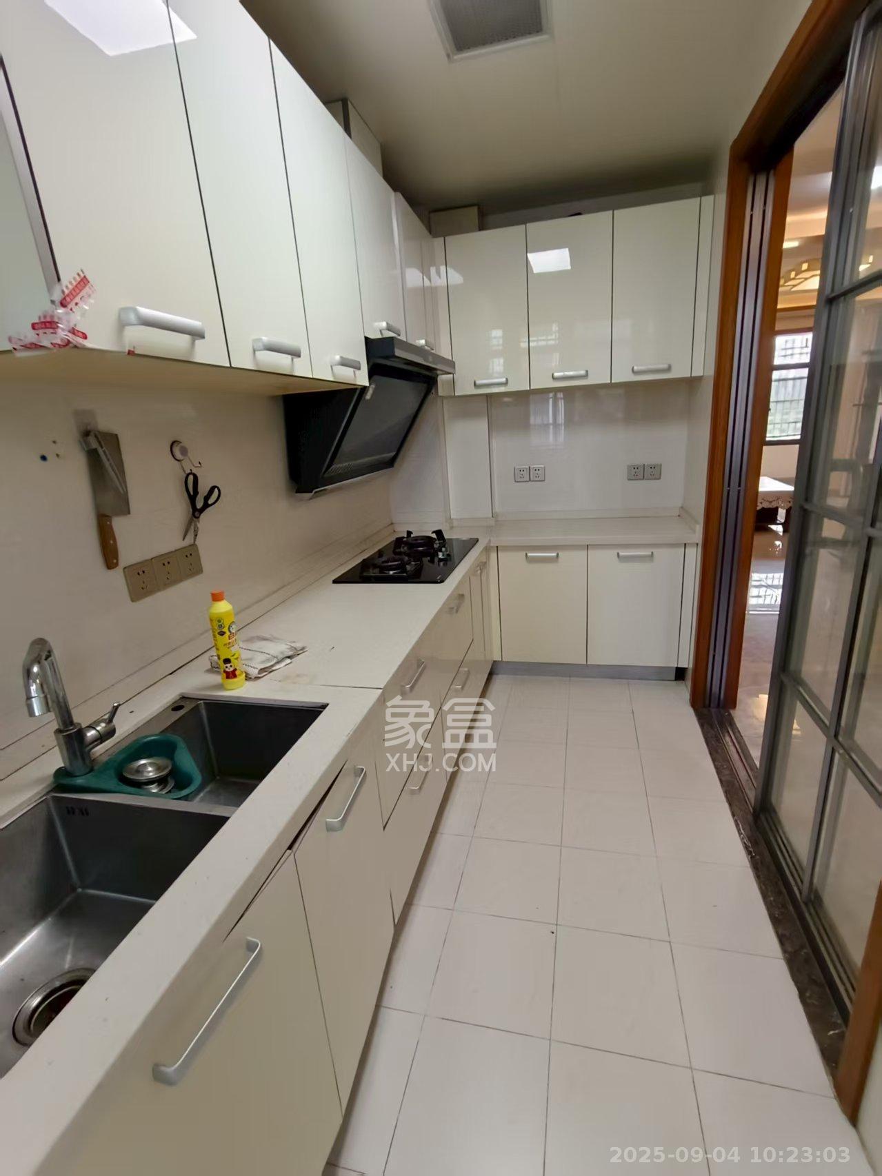 中国铁建国际城二期  4室2厅2卫    2600.0元/月室内图