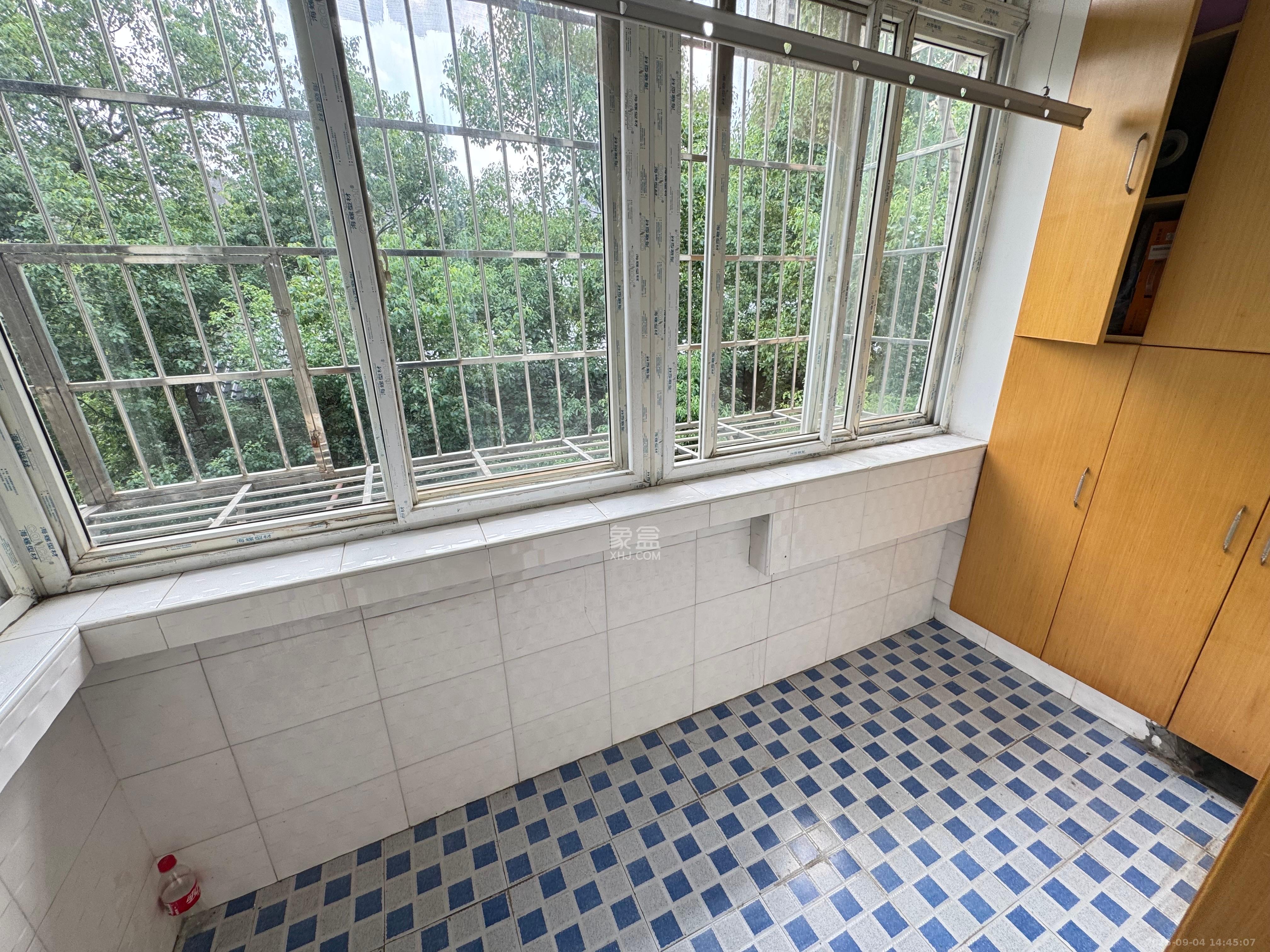 电影院宿舍  2室1厅1卫    1800.0元/月室内图