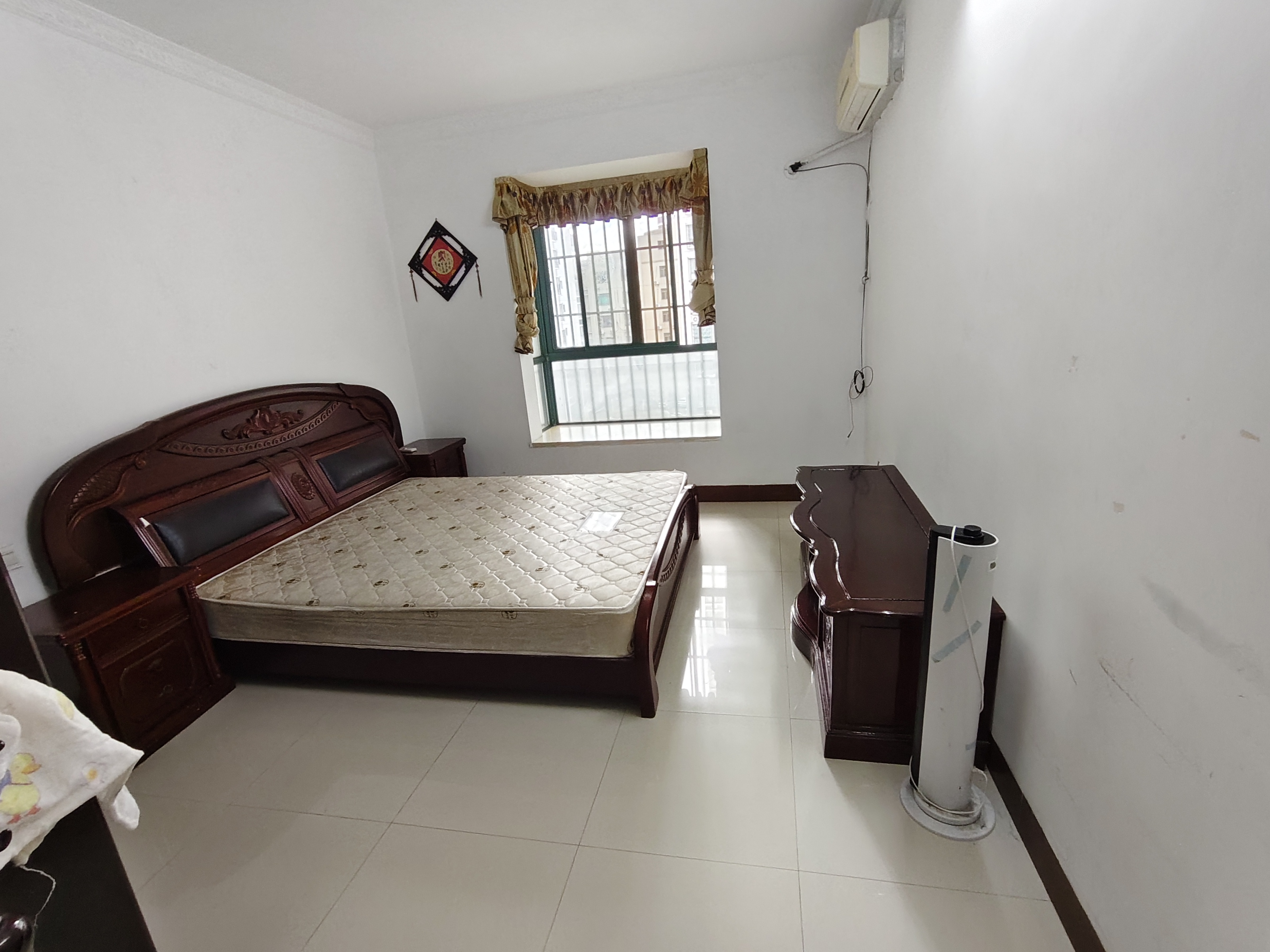 华荣府 3室2厅2卫 2500.0元/月 华荣府 3室2厅2卫 2500.0元/月室内图