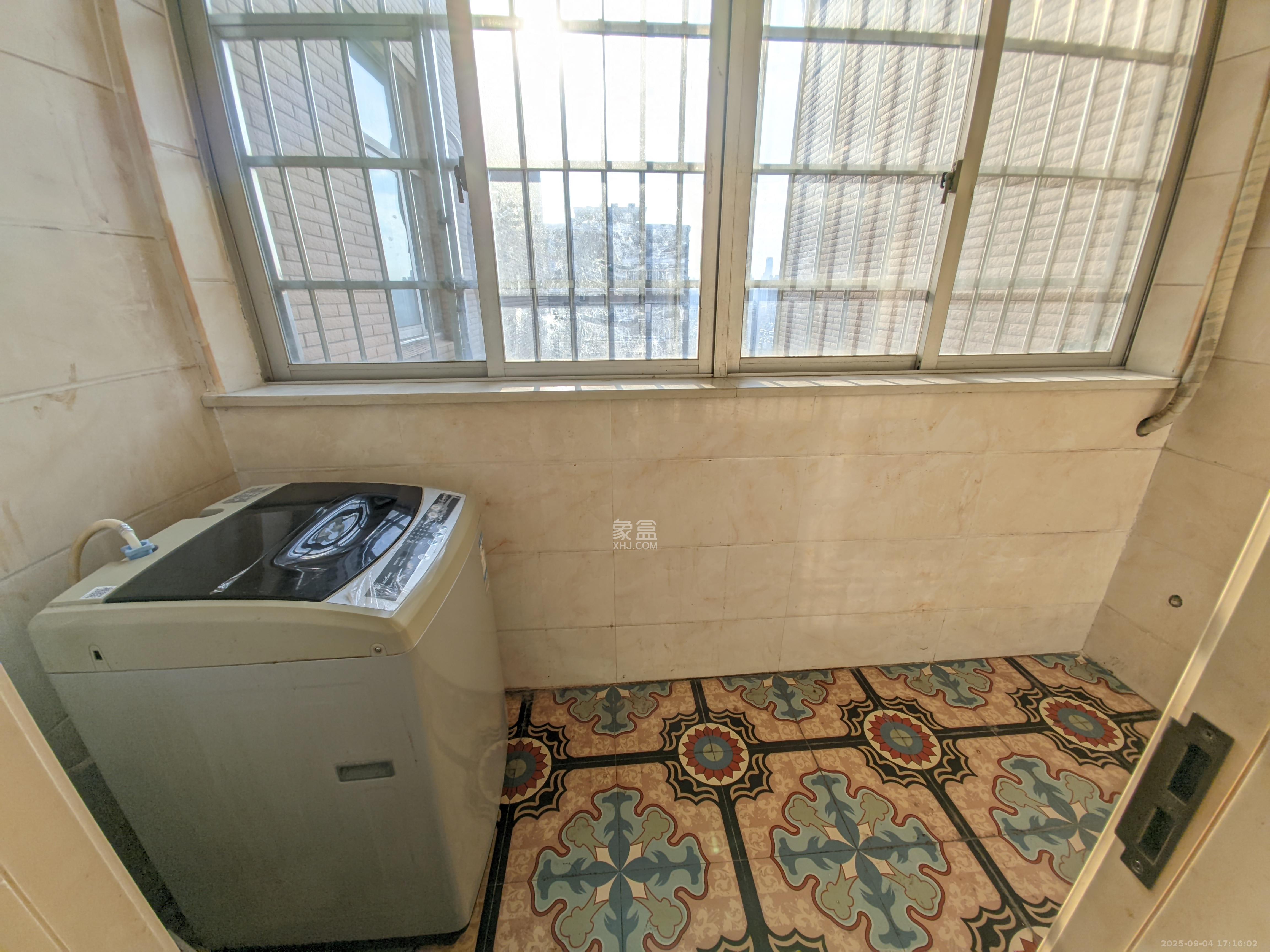 上河国际F座  1室2厅1卫    2200.0元/月室内图