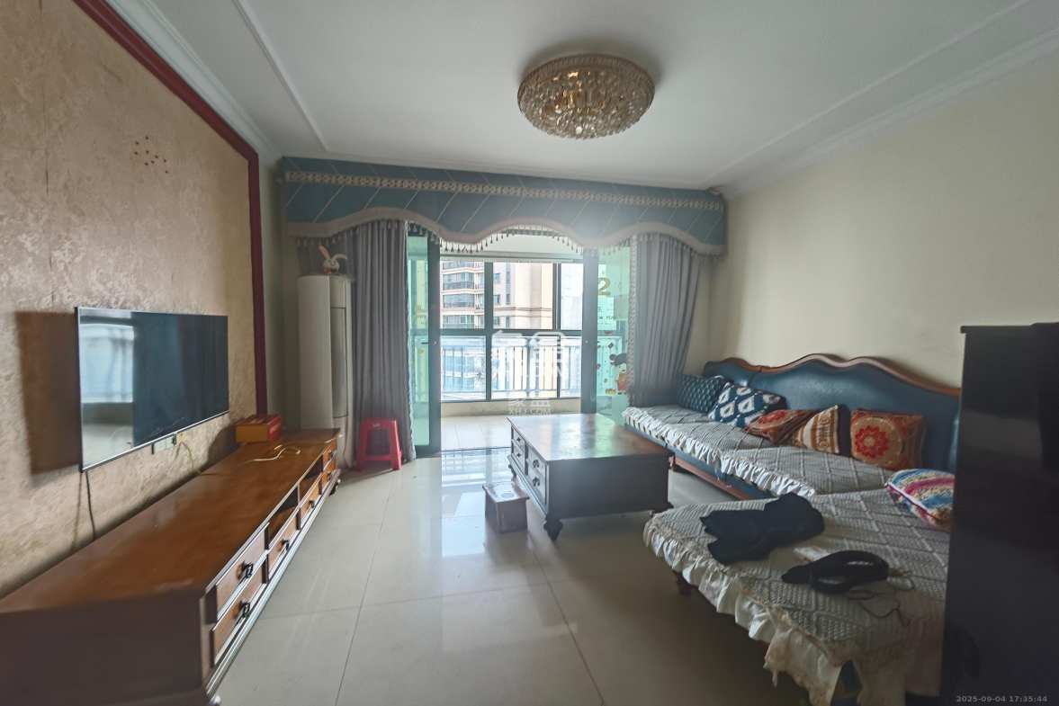 恒大翡翠华庭 3室2厅2卫 2400.0元/月 恒大翡翠华庭 3室2厅2卫 2400.0元/月室内图