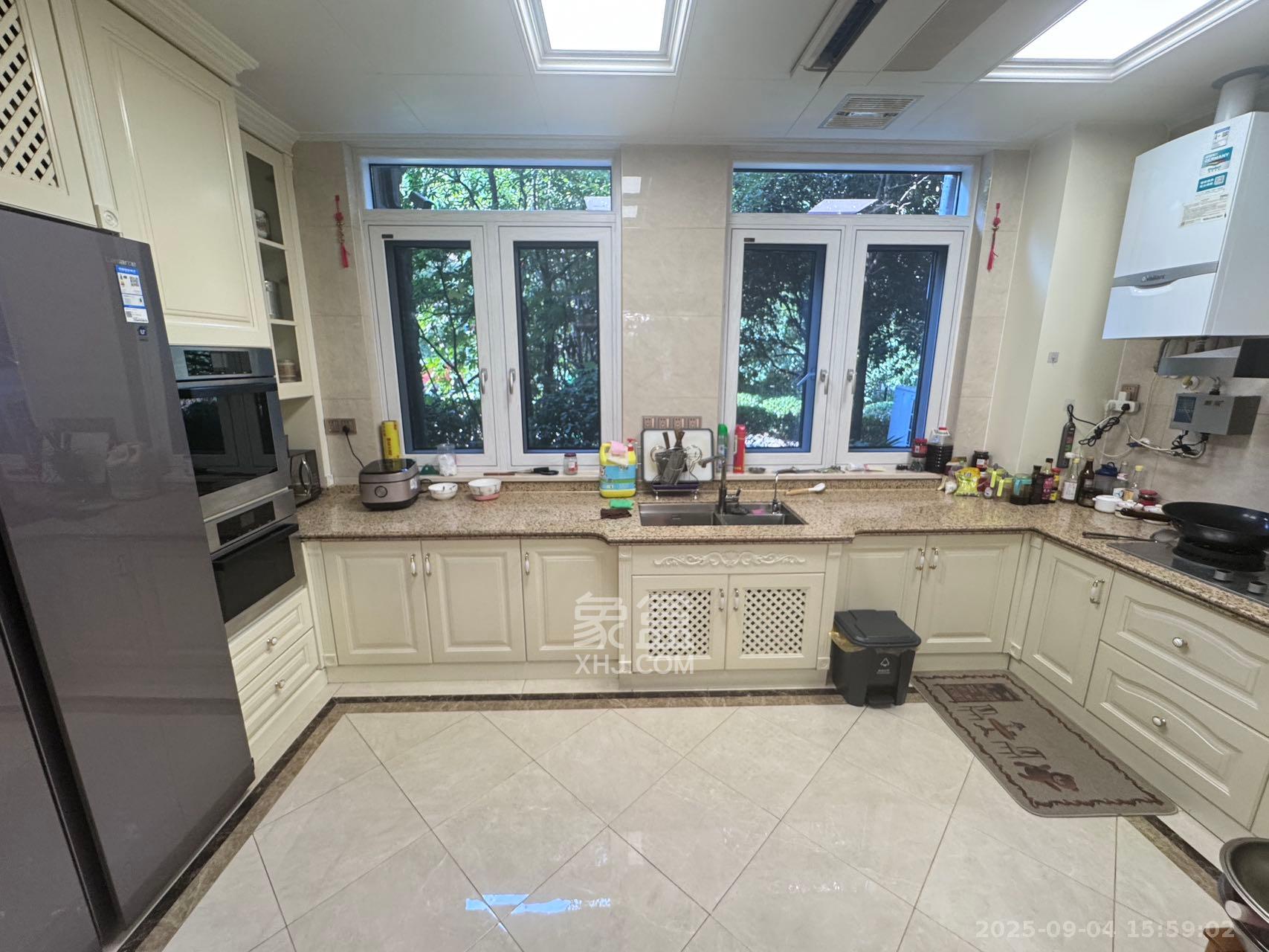 江河中央洋房  5室2厅3卫    28000.0元/月室内图