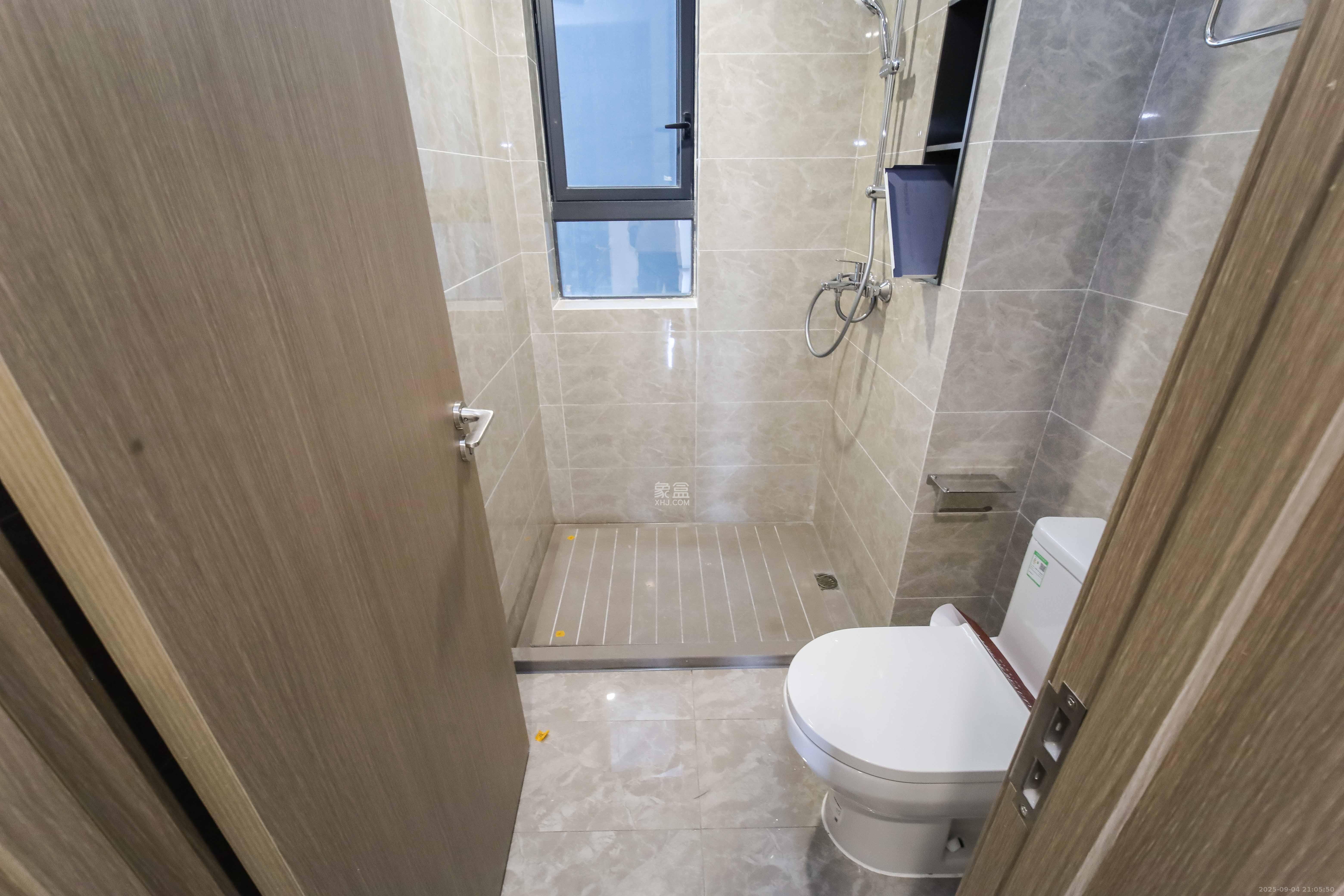 德奥上河城章  3室2厅2卫    165.0万卫生间