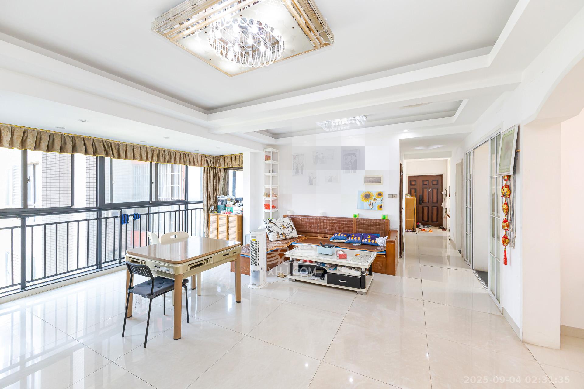 浩龙音乐界  4室2厅2卫    60.0万客厅