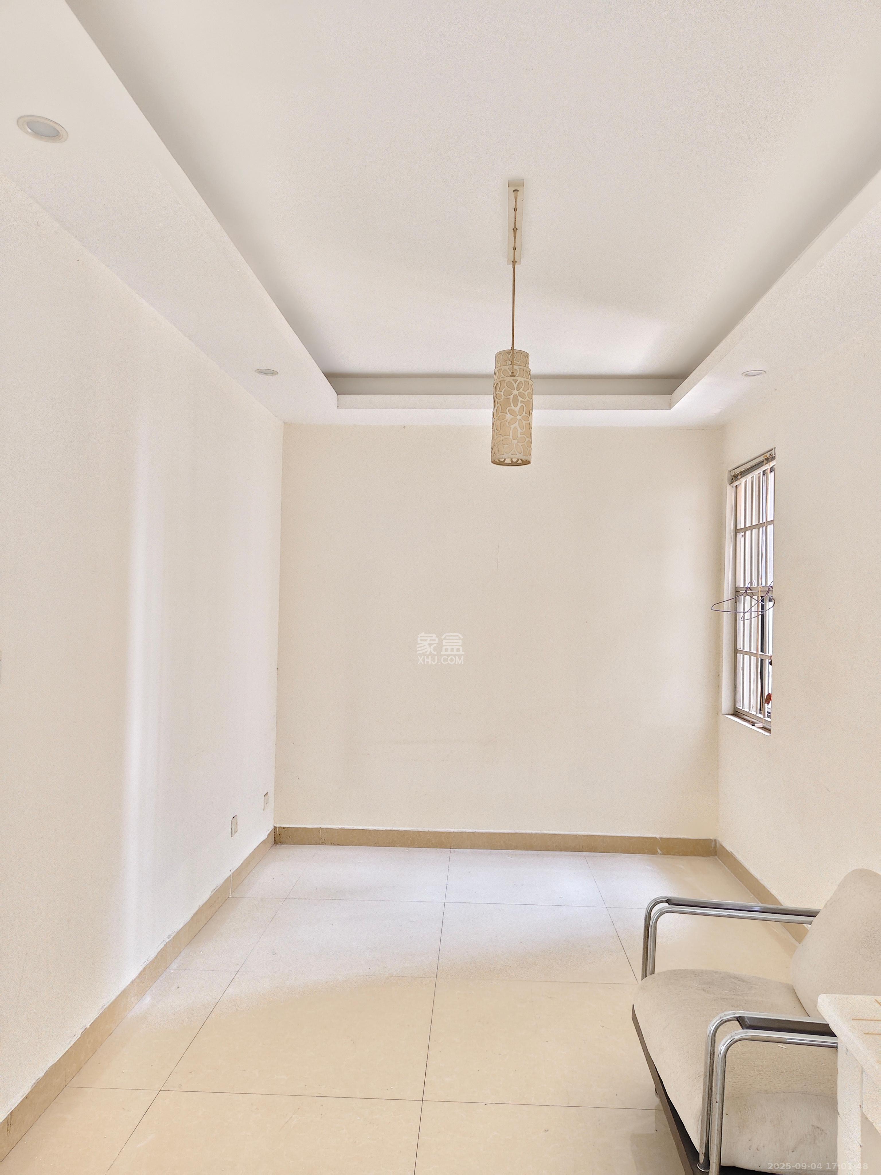 湘诚嘉园  4室2厅2卫    2600.0元/月室内图