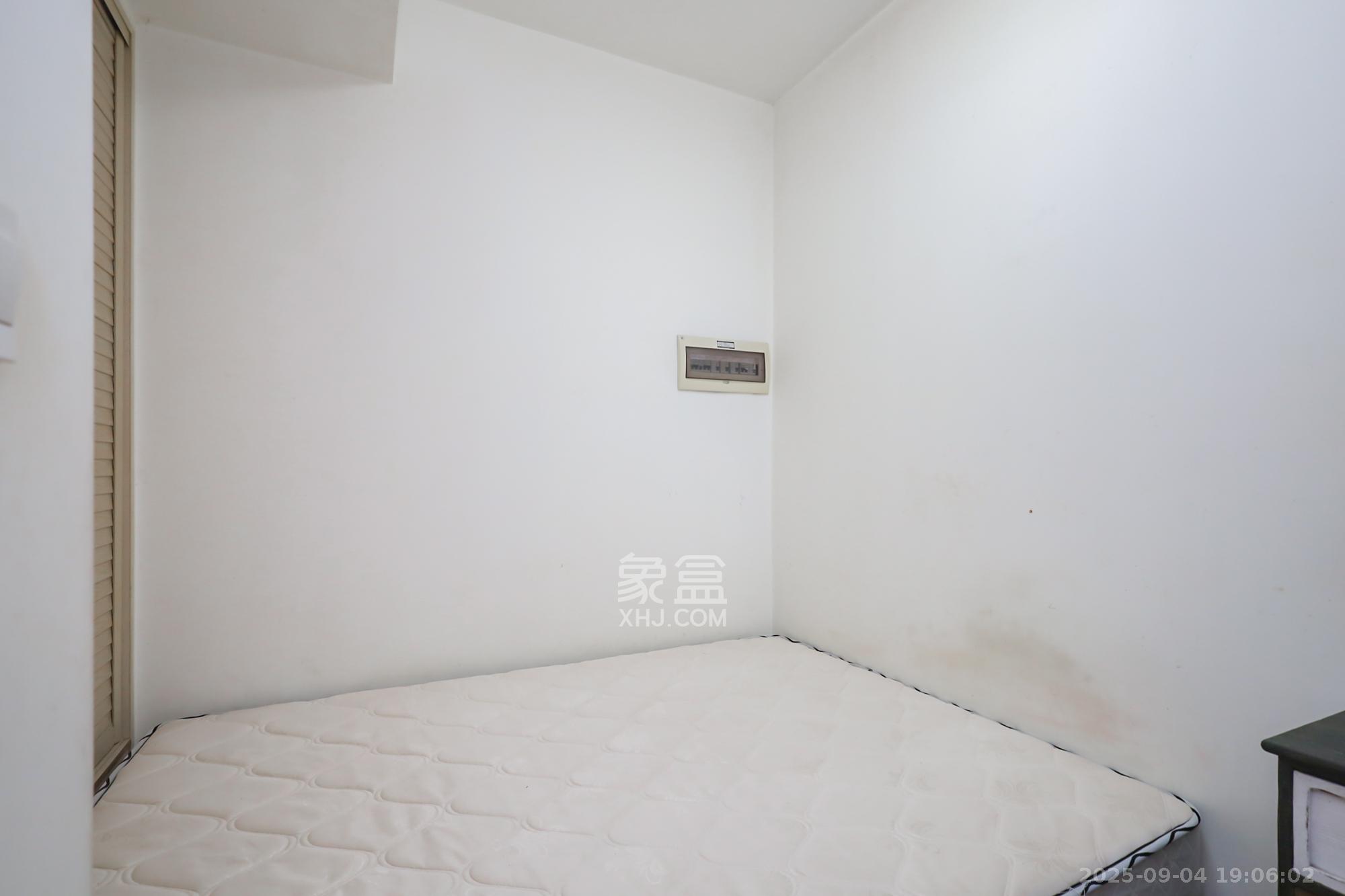 香海西岸 3室2厅1卫 88.0万 香海西岸 3室2厅1卫 88.0万卧室