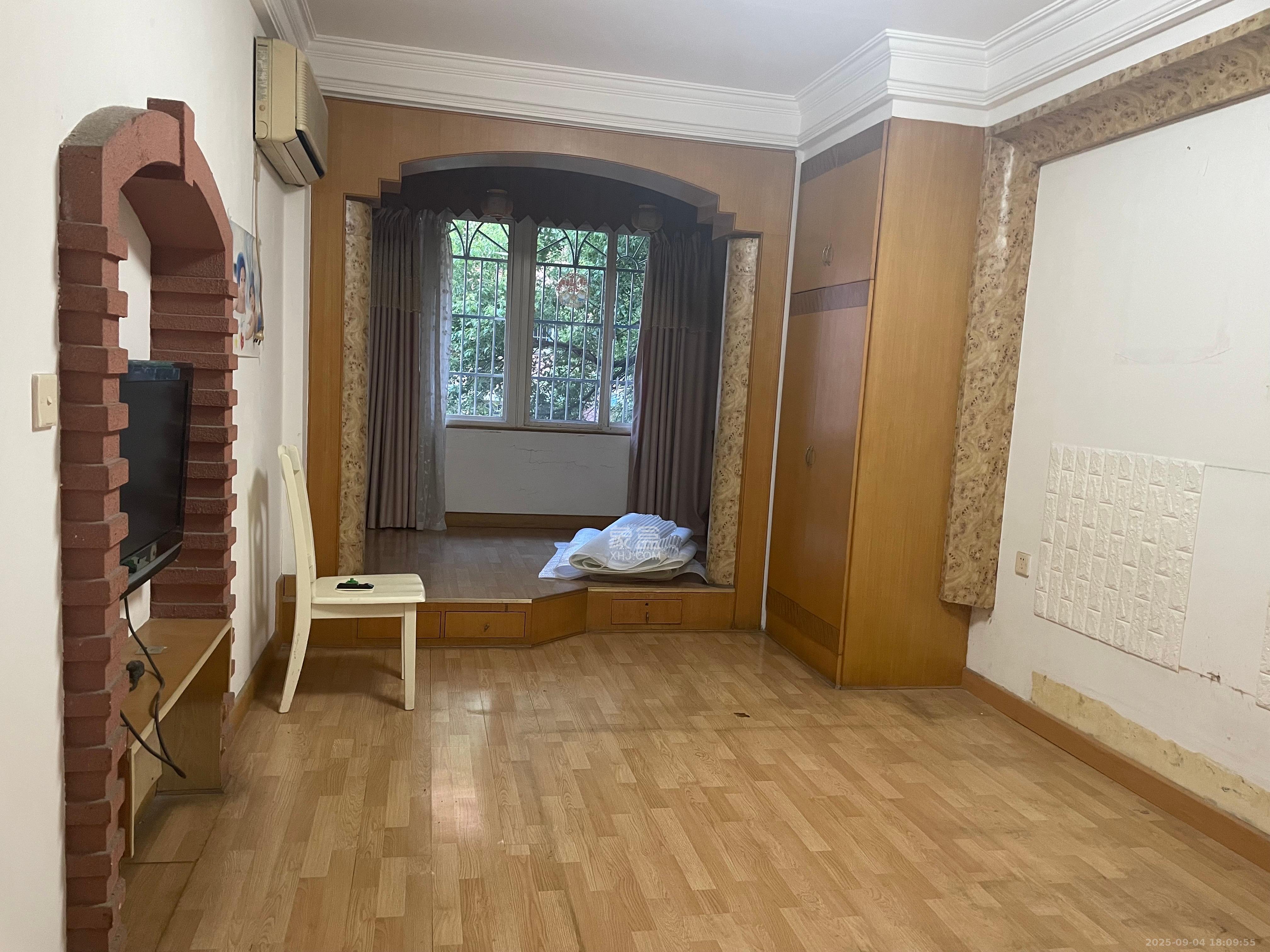 白沙苑  3室2厅2卫    2000.0元/月室内图