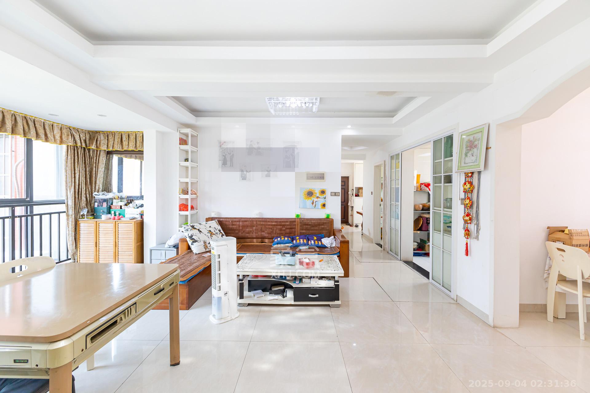 浩龙音乐界 4室2厅2卫 60.0万 浩龙音乐界 4室2厅2卫 60.0万客厅