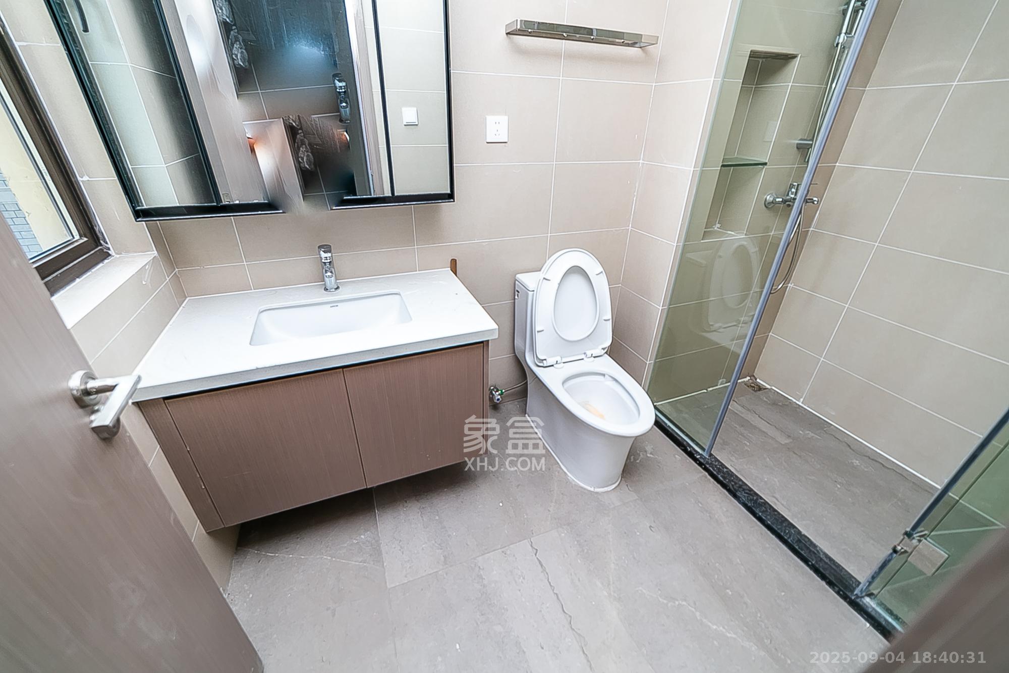 新力铂园（江山云著）  3室2厅2卫    116.8万卫生间