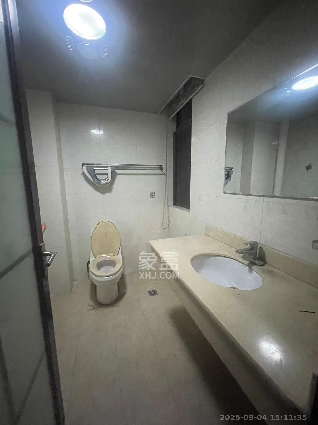 湖南宾馆  4室2厅2卫    4500.0元/月 湖南宾馆  4室2厅2卫    4500.0元/月室内图