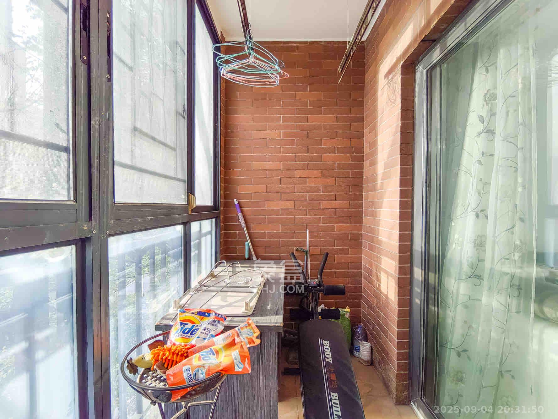 山水湾 2室1厅1卫 1400.0元/月 山水湾 2室1厅1卫 1400.0元/月室内图