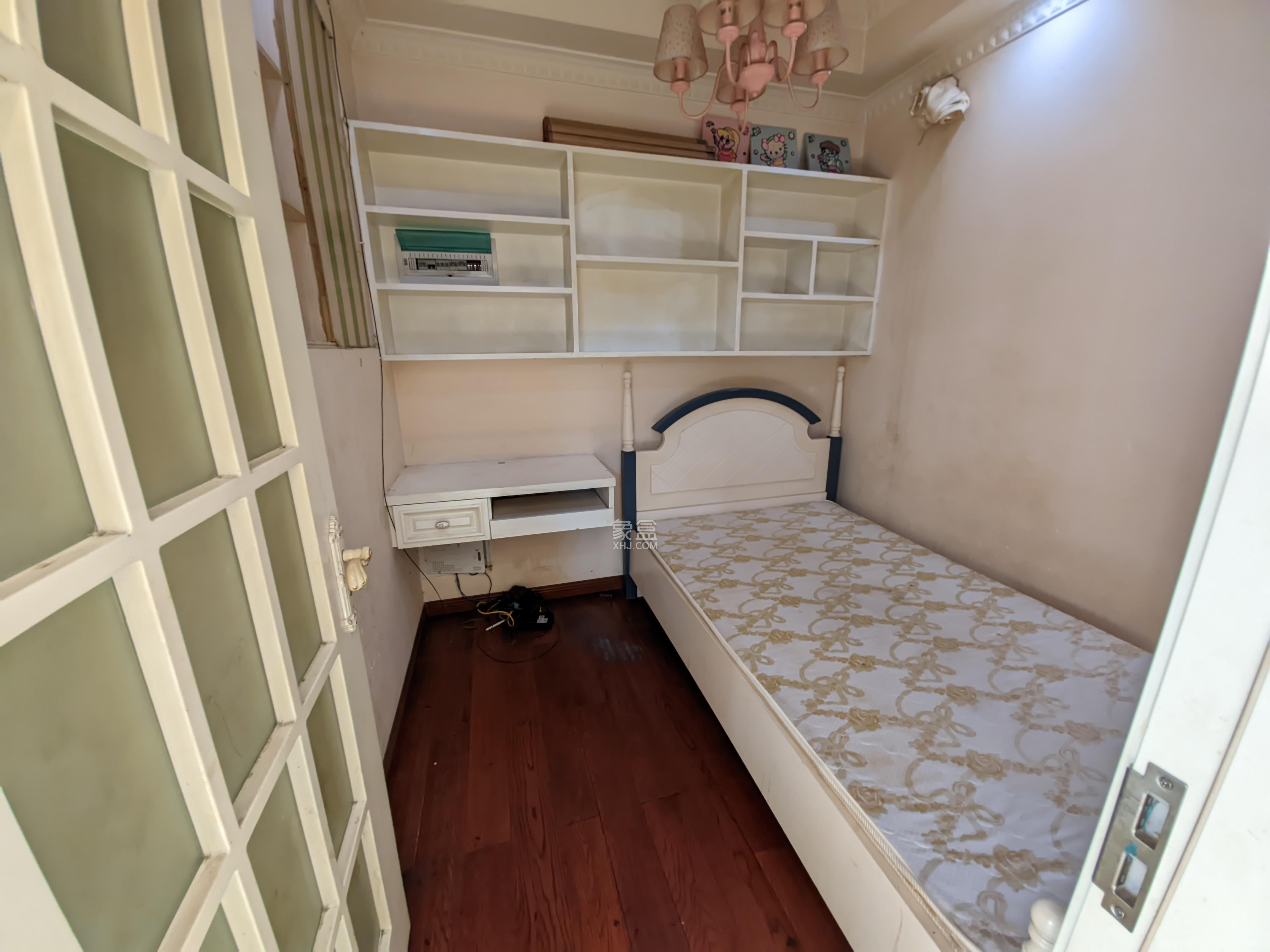 上河国际F座  1室2厅1卫    2200.0元/月室内图