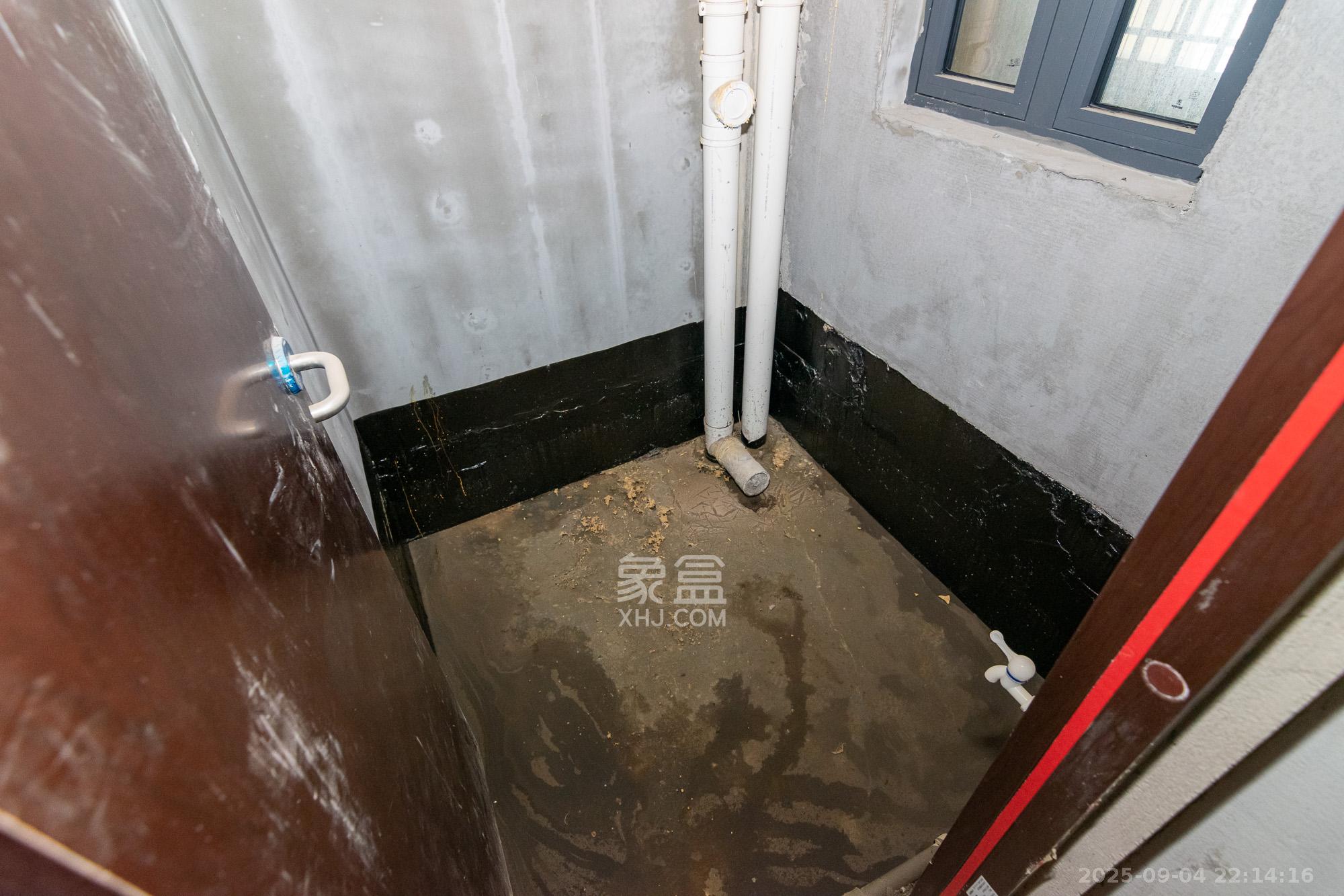 澳海谷山府  4室2厅2卫   63.00万卫生间
