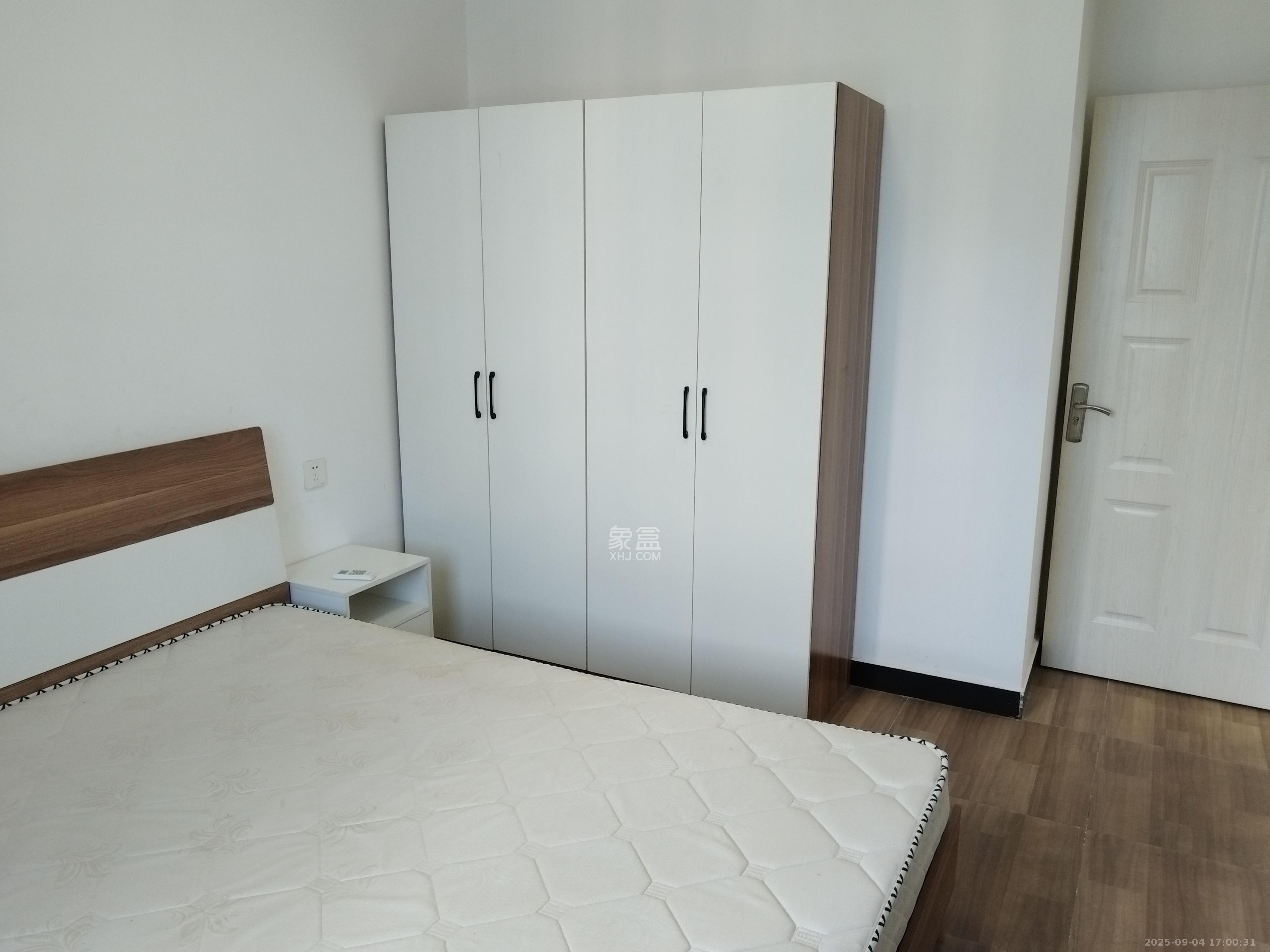 滨江海棠湾 3室2厅1卫 2400.0元/月 滨江海棠湾 3室2厅1卫 2400.0元/月室内图