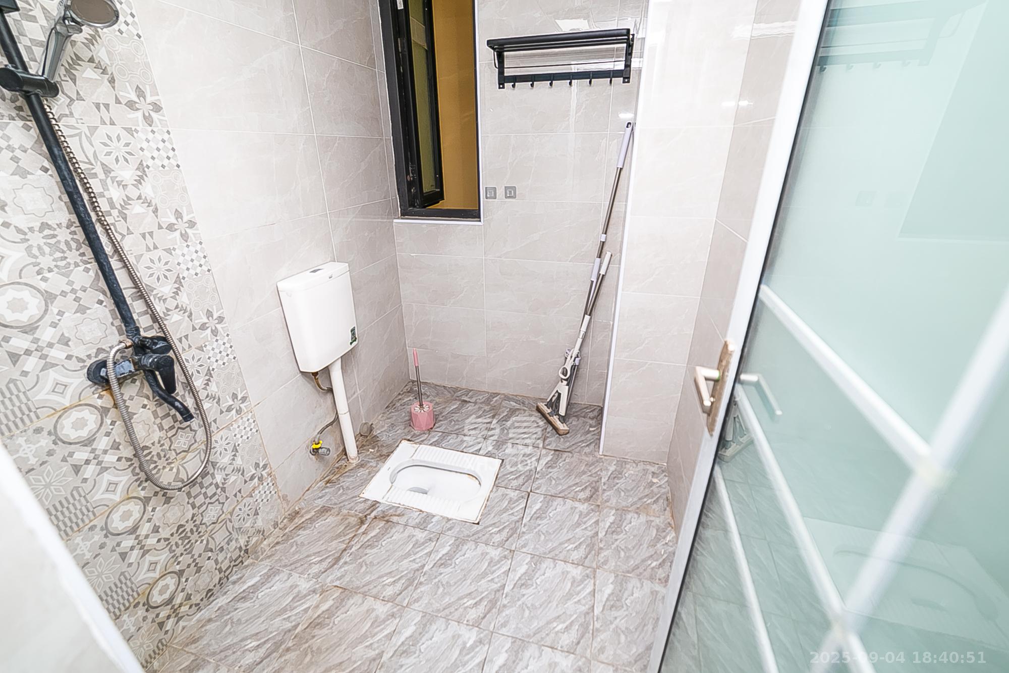 君合天玺  3室2厅2卫    140.0万卫生间