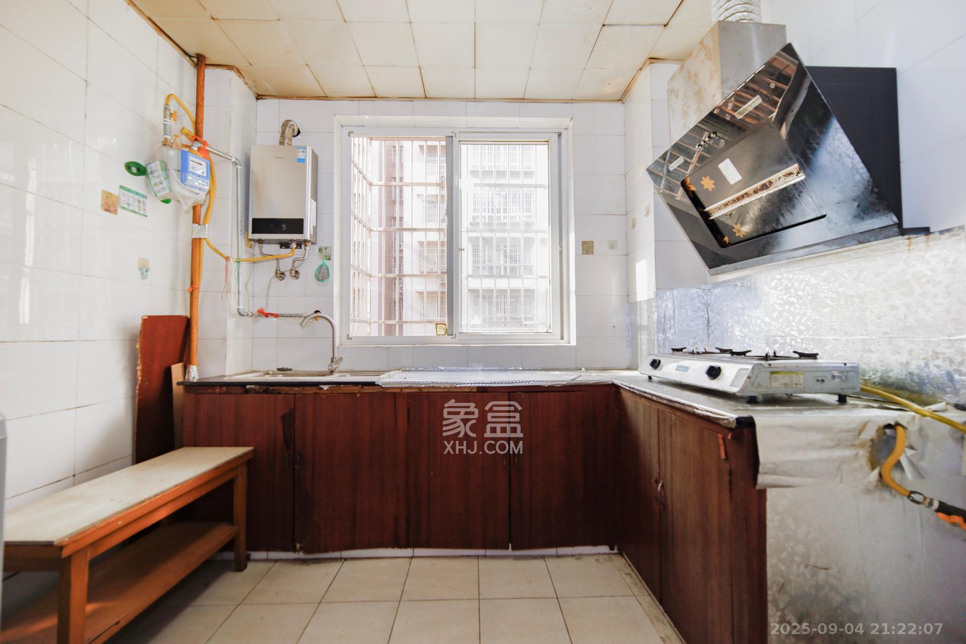 德馨园  3室2厅2卫    59.8万厨房