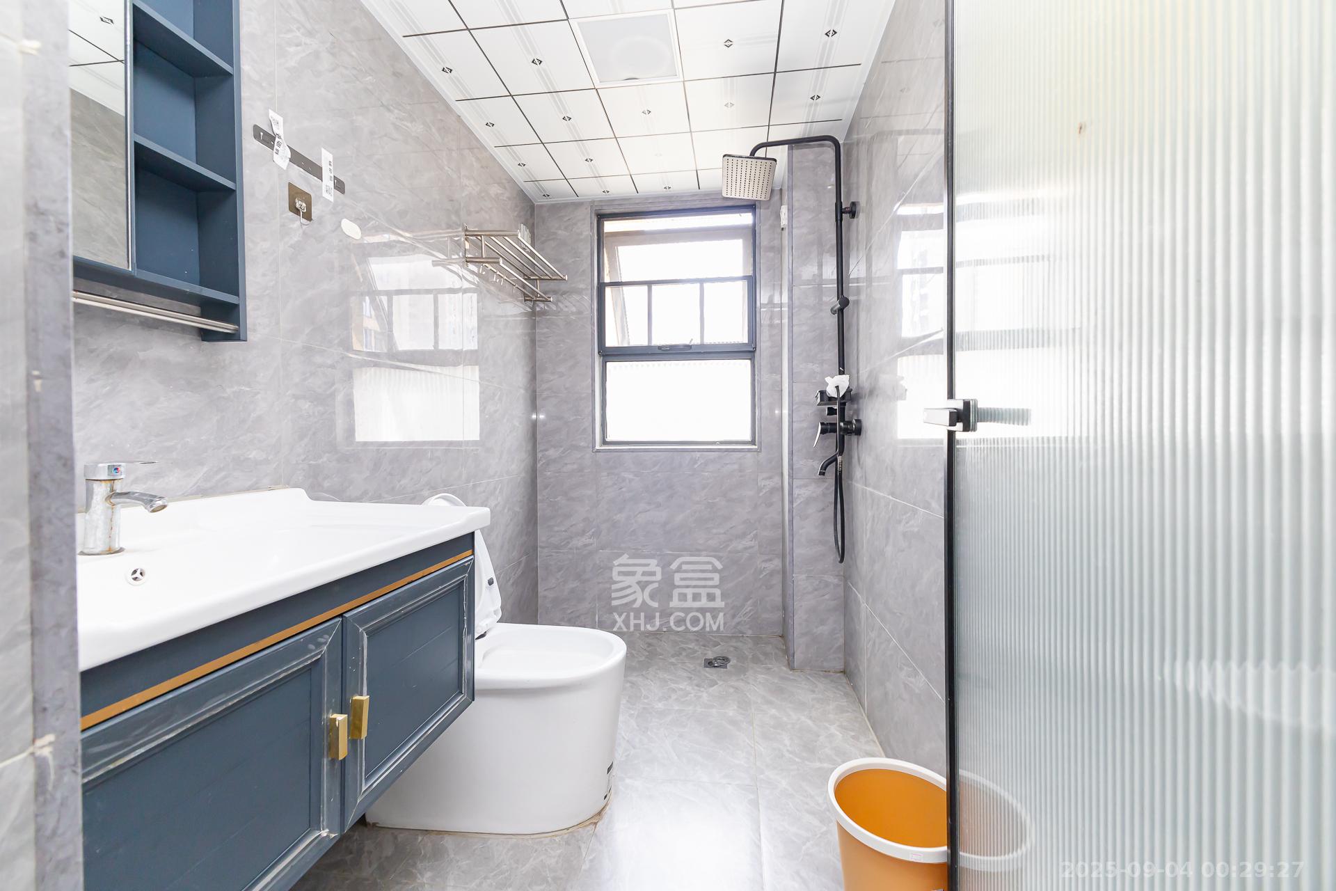 明发阅江悦府  4室2厅2卫    115.0万卫生间