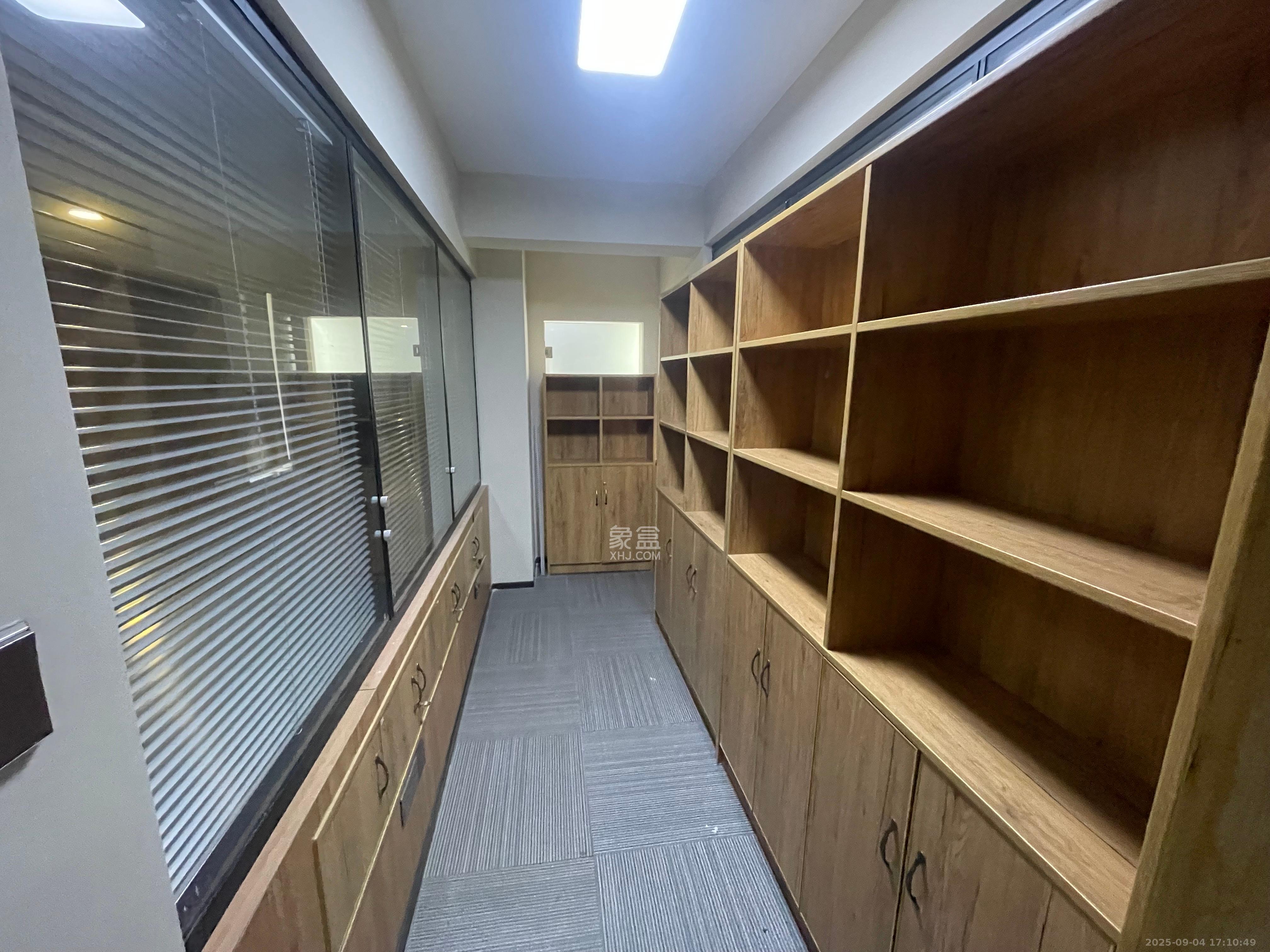 书香名邸  3室1厅1卫    4000.0元/月室内图