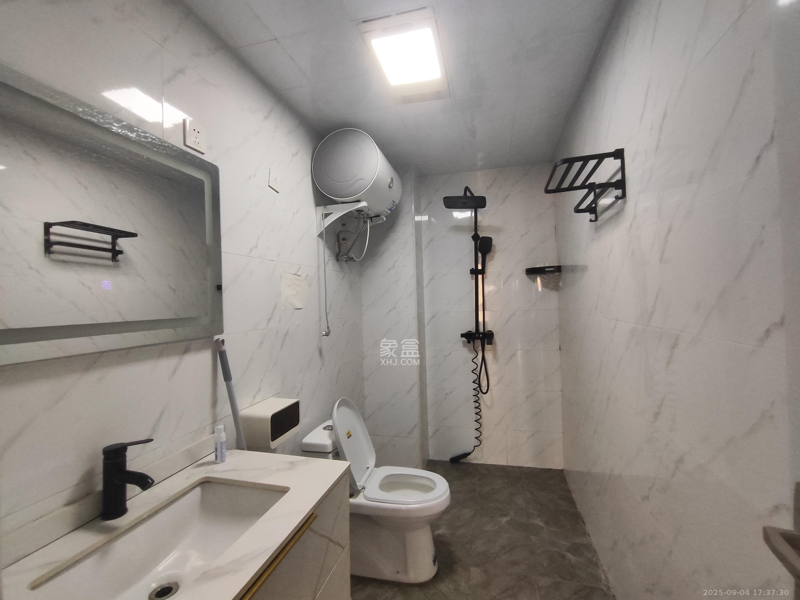 北辰三角洲E3区  1室1厅1卫    2600.0元/月 北辰三角洲E3区  1室1厅1卫    2600.0元/月室内图