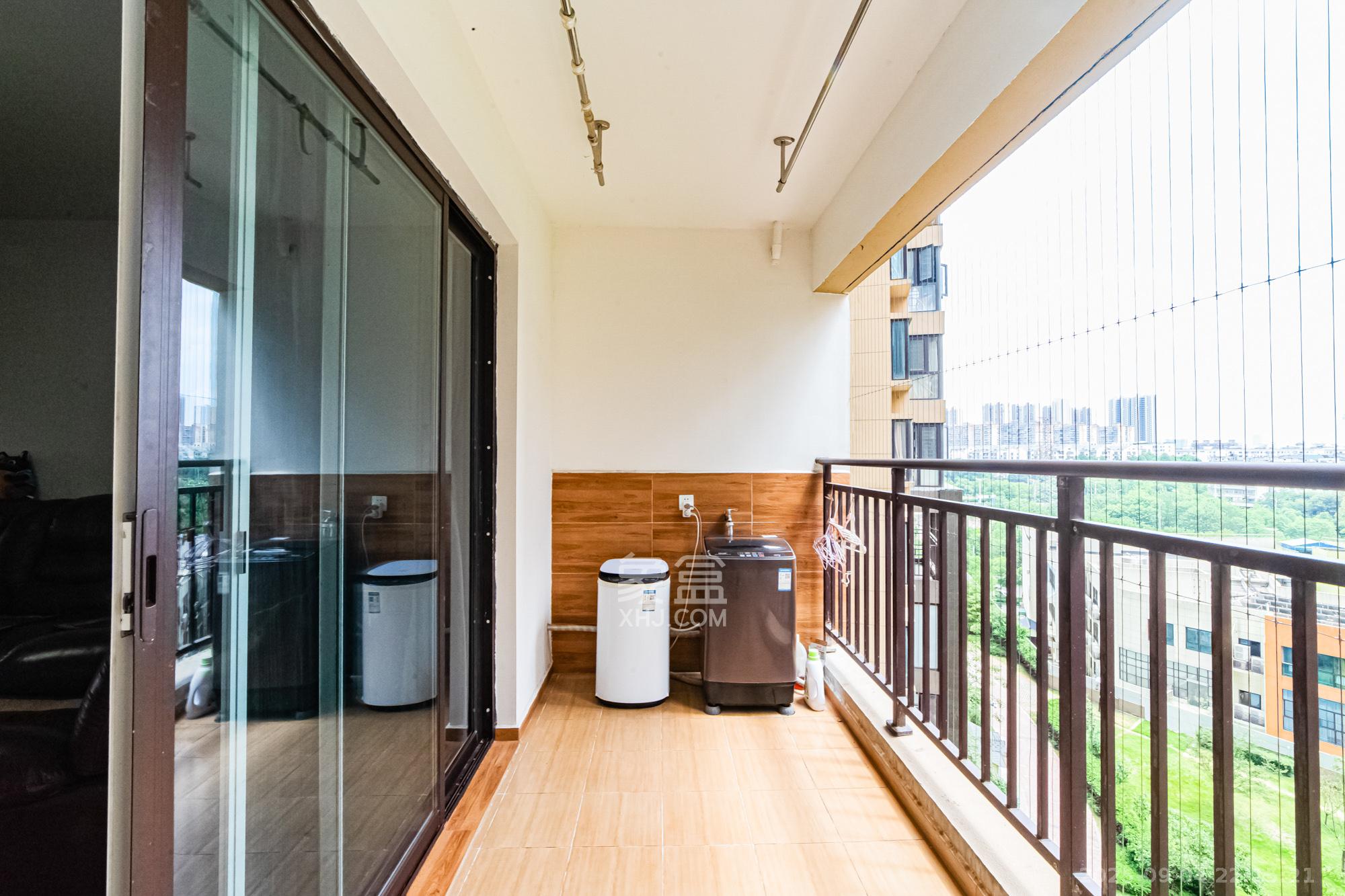 北辰三角洲C3区 3室2厅2卫 193.0万 北辰三角洲C3区 3室2厅2卫 193.0万阳台