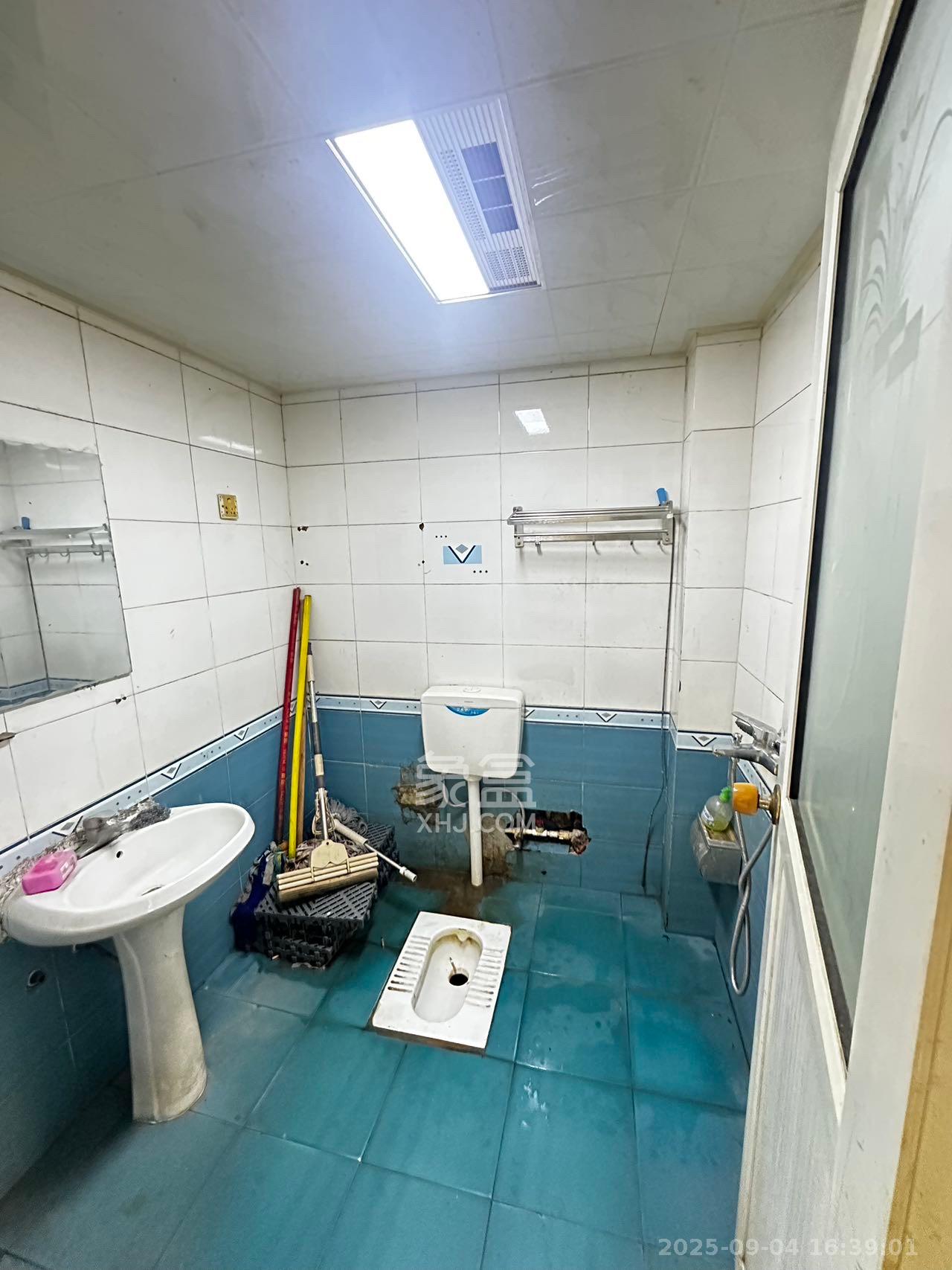 中南汽车世界 3室2厅1卫 1400.0元/月 中南汽车世界 3室2厅1卫 1400.0元/月室内图