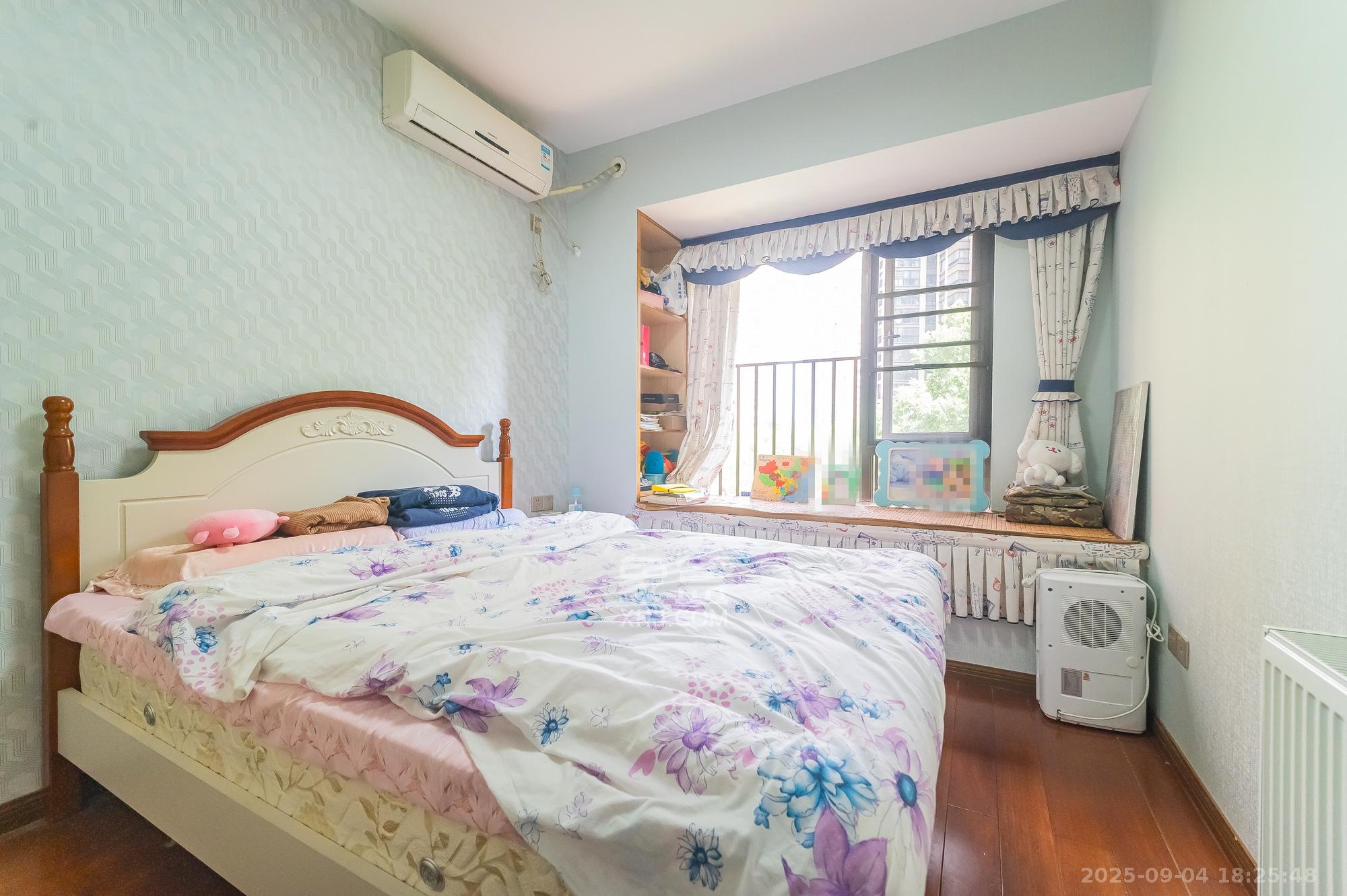 华润凤凰城三期 4室2厅2卫 126.8万 华润凤凰城三期 4室2厅2卫 126.8万卧室