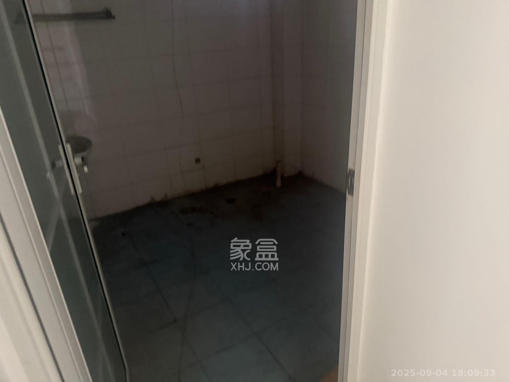 中南汽车世界 3室1厅1卫 1100.0元/月 中南汽车世界 3室1厅1卫 1100.0元/月室内图