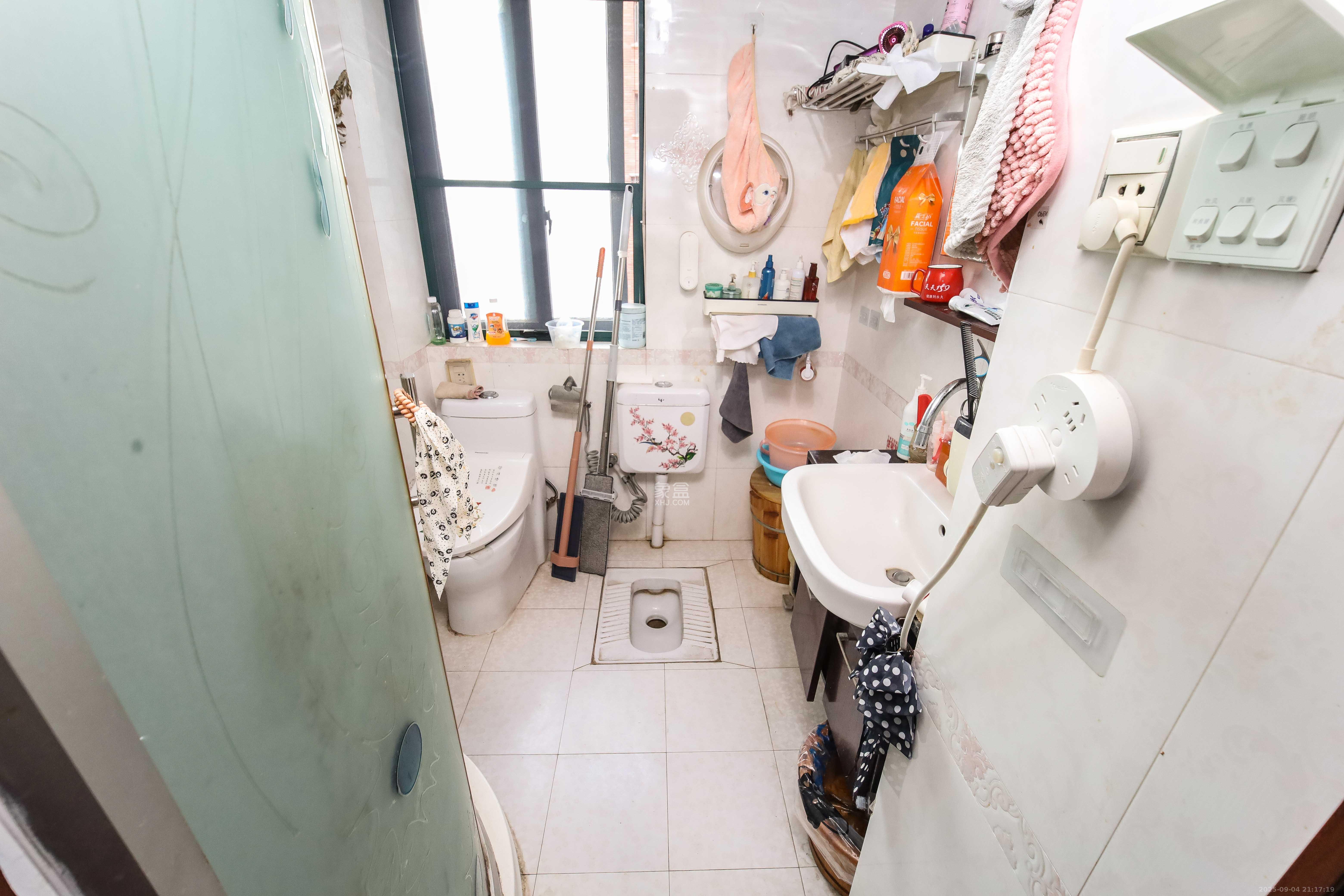 东玺门  2室2厅1卫    66.0万卫生间