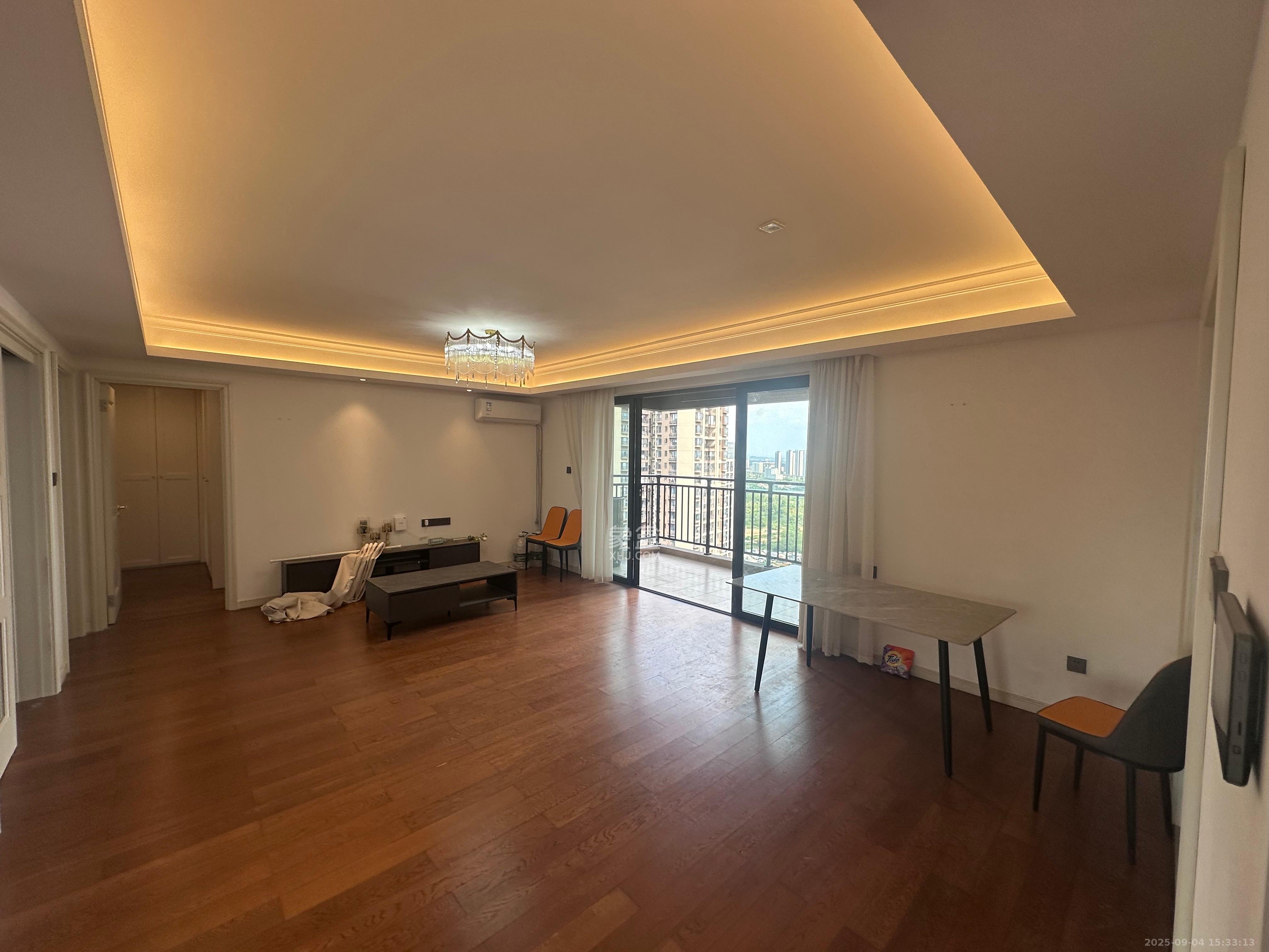 万科魅力之城锋镜里 4室2厅2卫 3300.0元/月 万科魅力之城锋镜里 4室2厅2卫 3300.0元/月室内图