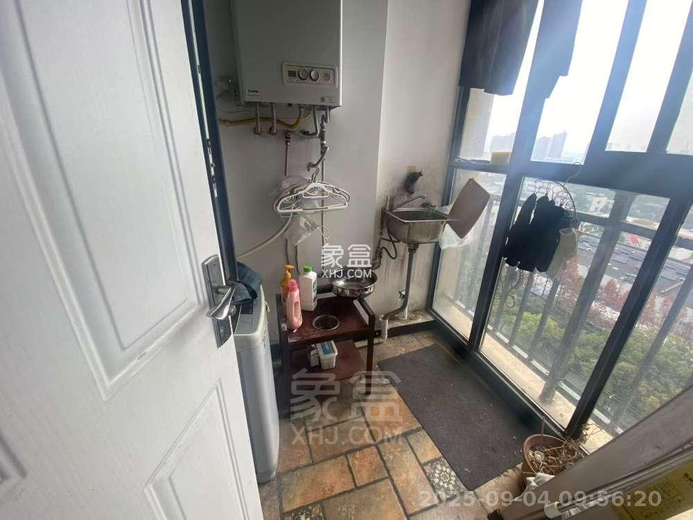 华晨御园 3室2厅2卫 2000.0元/月 华晨御园 3室2厅2卫 2000.0元/月室内图