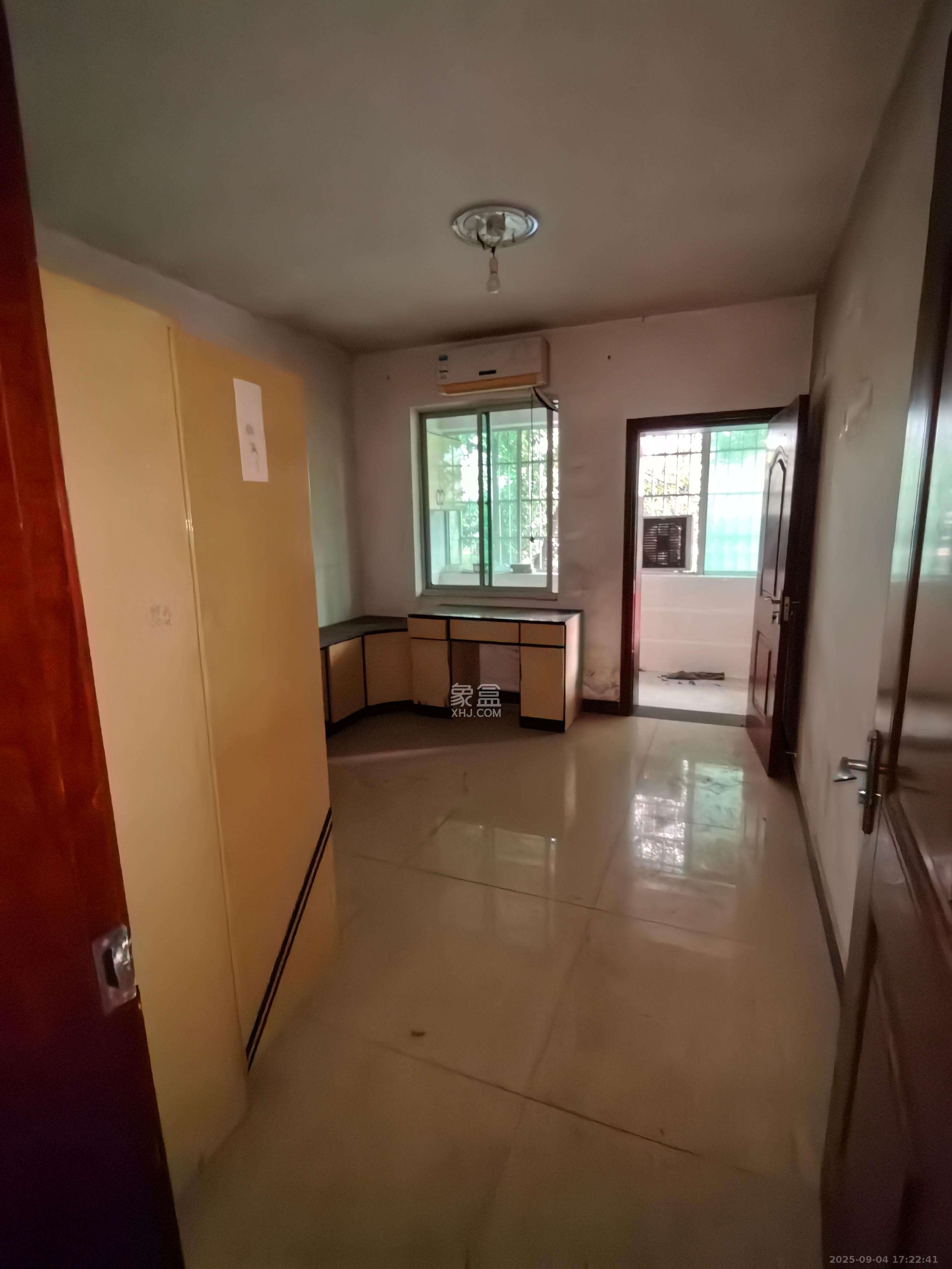 中南汽车世界  2室1厅1卫    1000.0元/月室内图