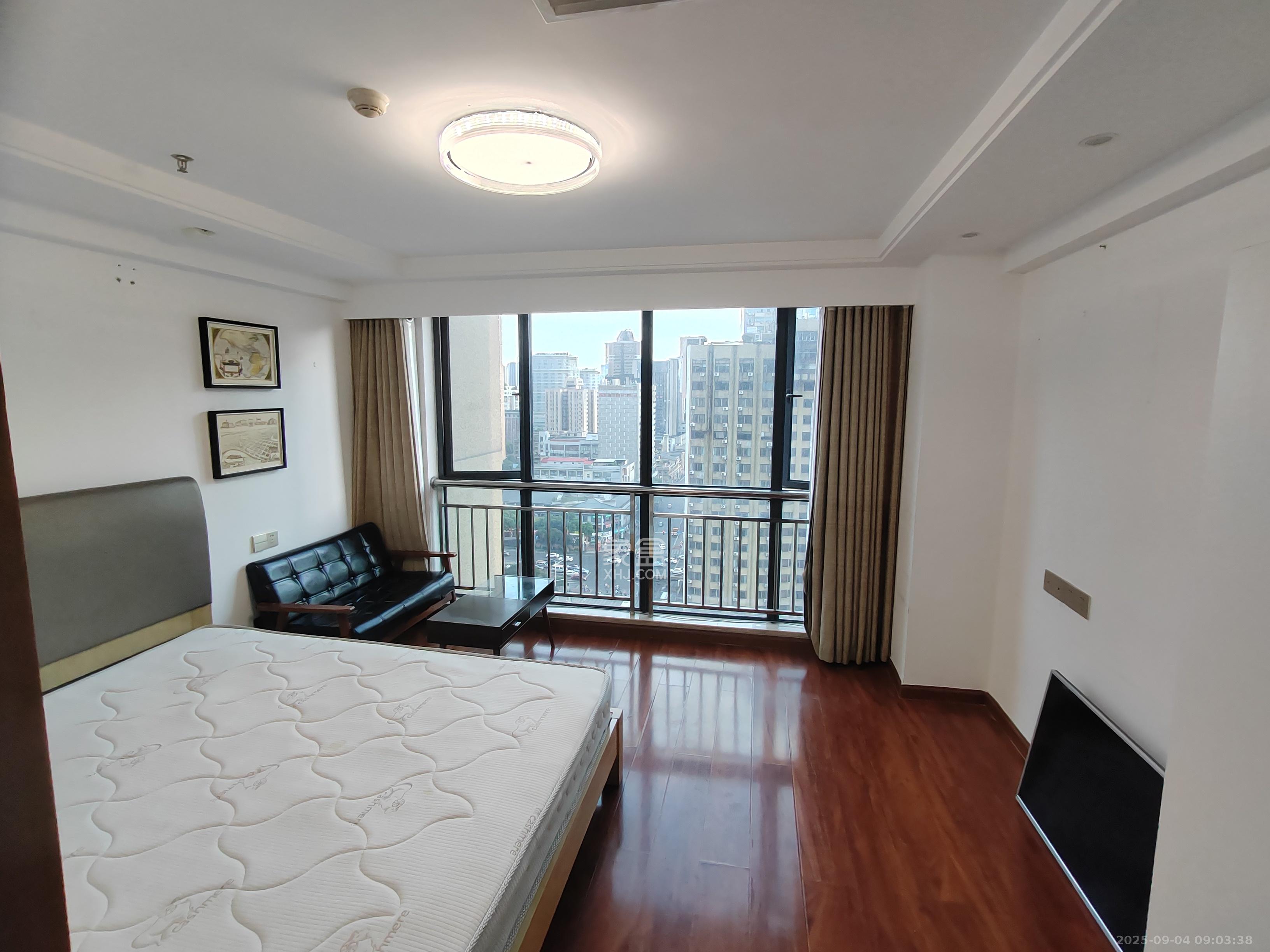 五一钻界  1室1厅1卫    2000.0元/月室内图