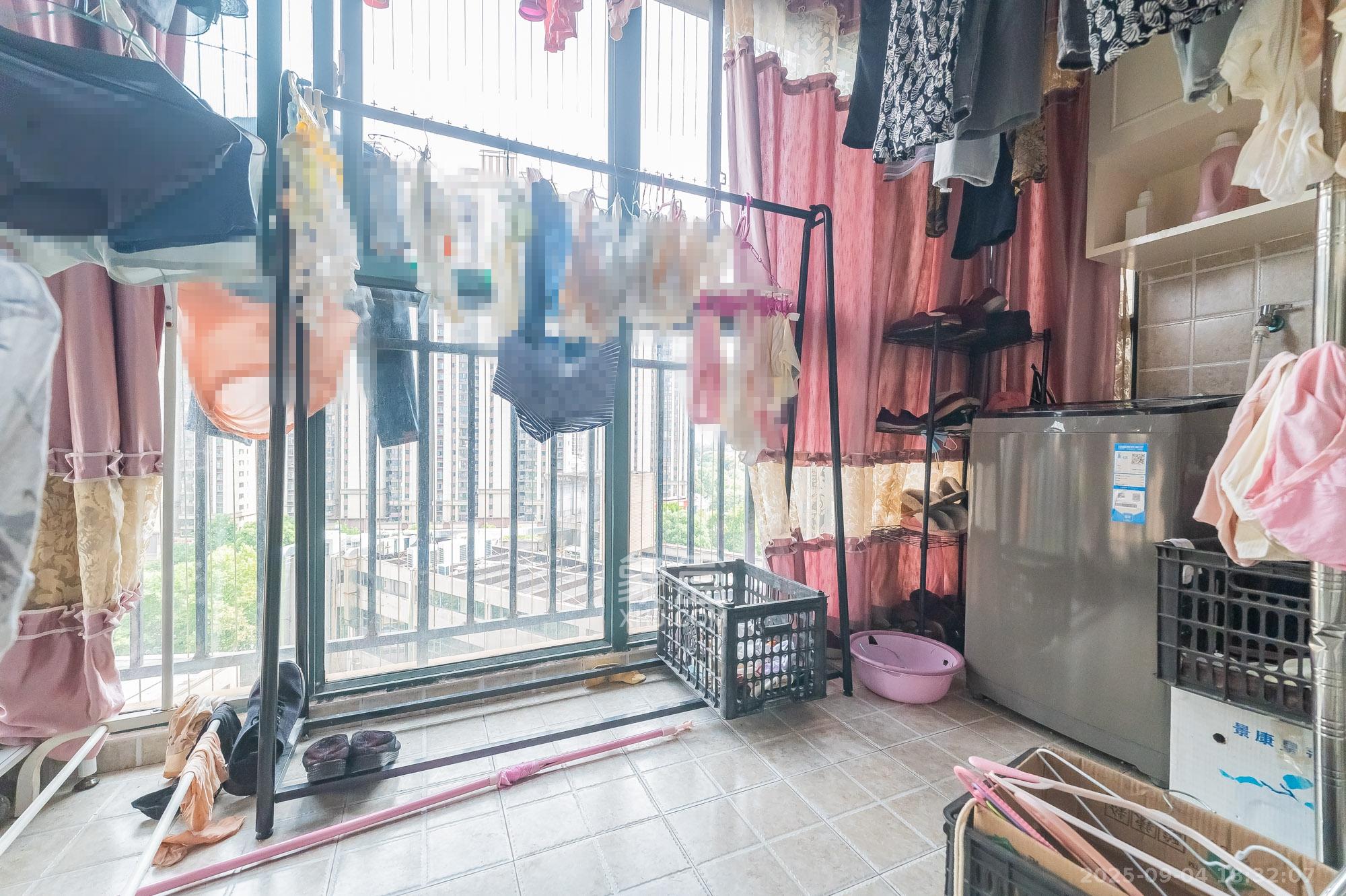 筑梦佳园 4室2厅2卫 99.8万 筑梦佳园 4室2厅2卫 99.8万阳台