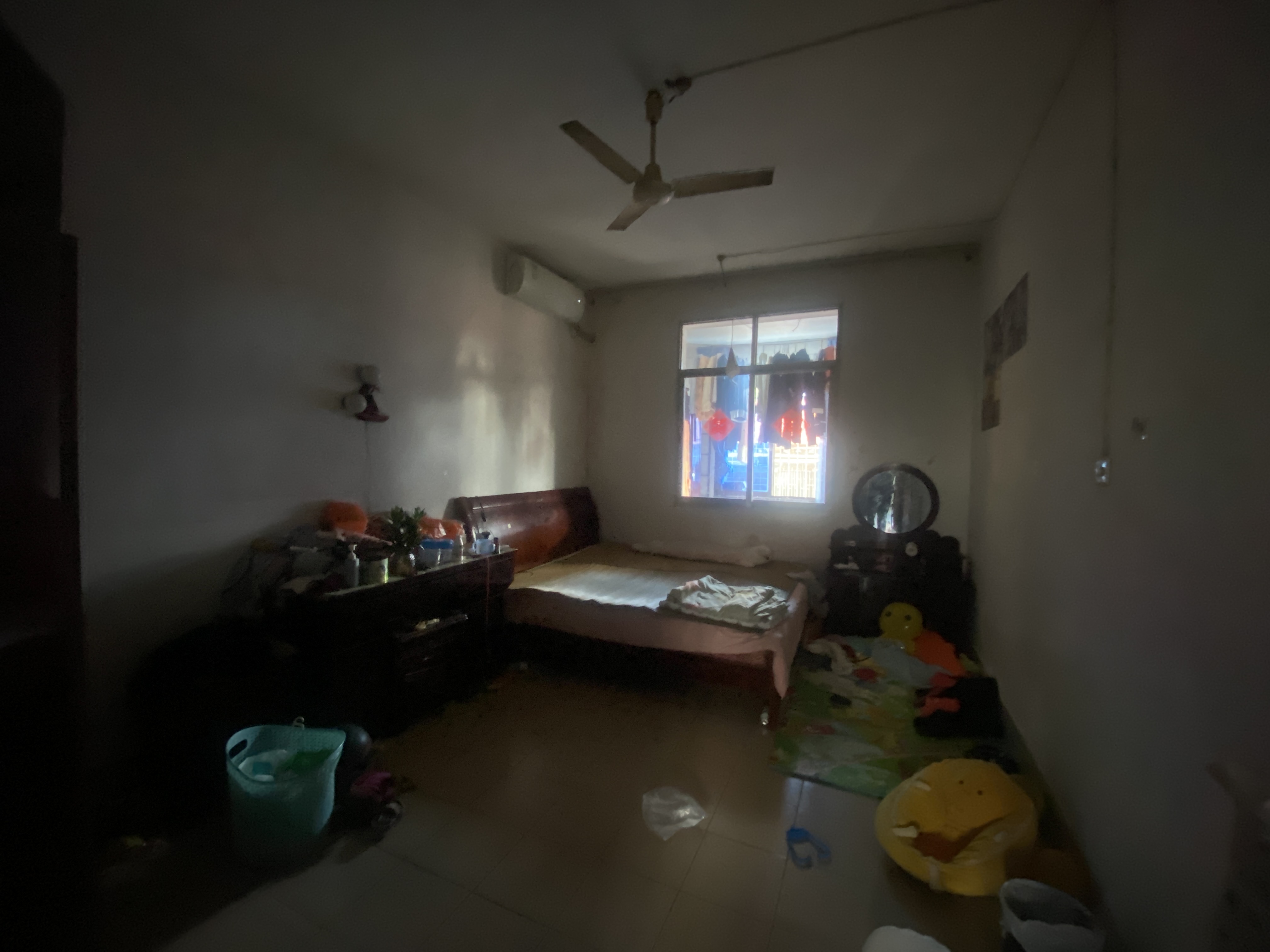 城管局家属楼 4室1厅1卫 49.8万 城管局家属楼 4室1厅1卫 49.8万客厅