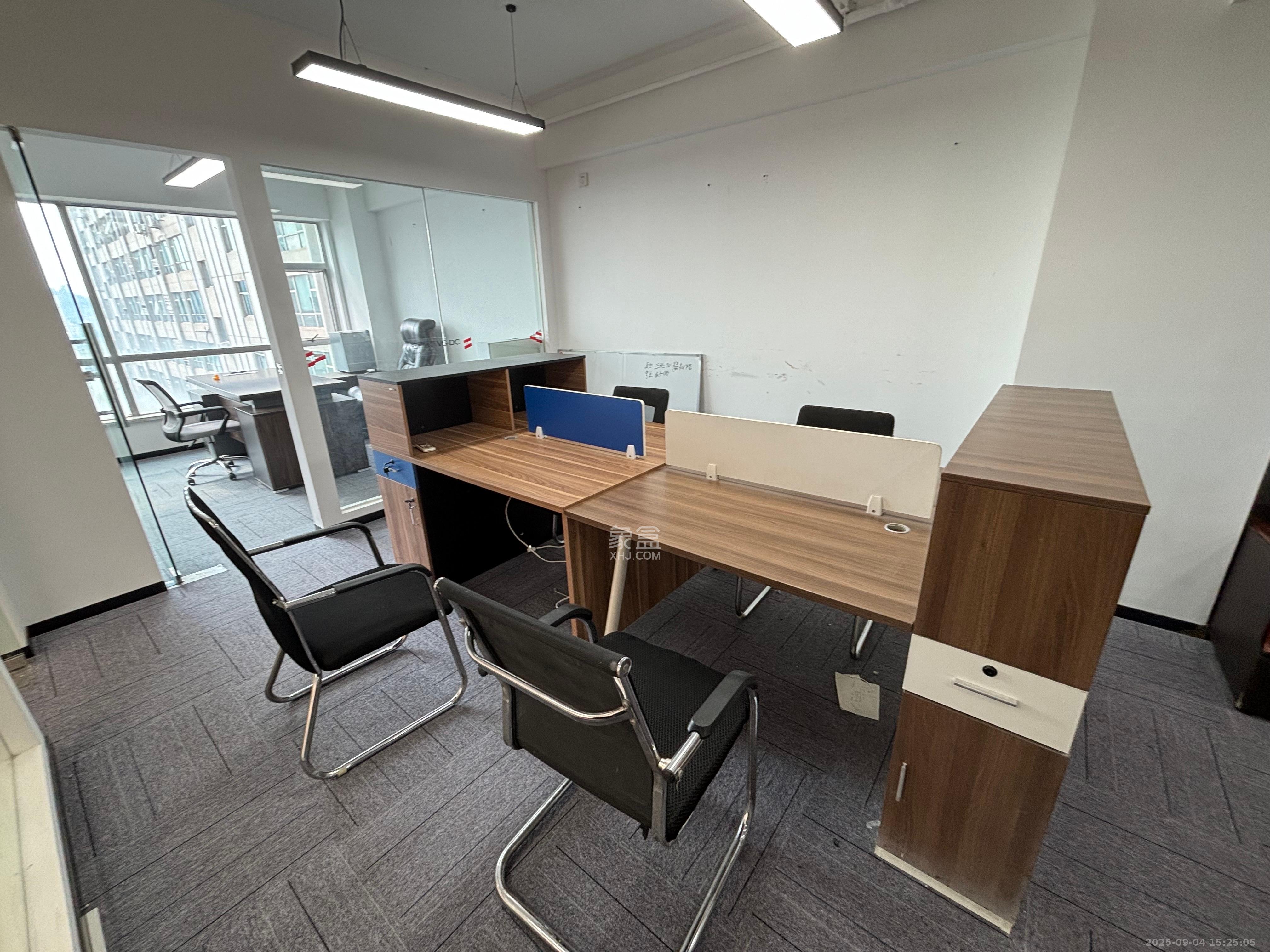 五一新干线  1室1厅1卫    4200.0元/月室内图