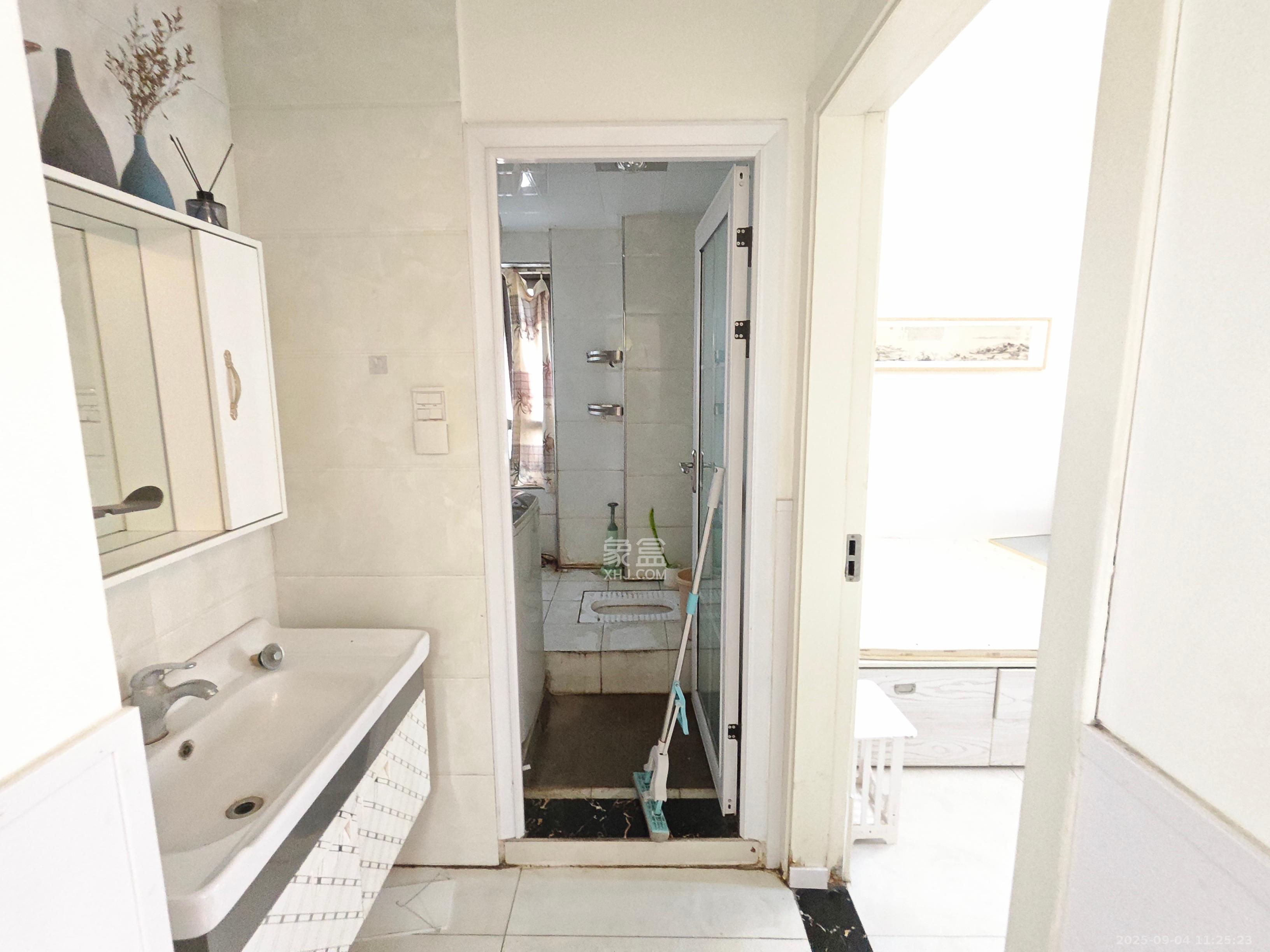 钰龙天下二期(钰龙佳园)  2室2厅1卫    1900.0元/月 钰龙天下二期(钰龙佳园)  2室2厅1卫    1900.0元/月室内图