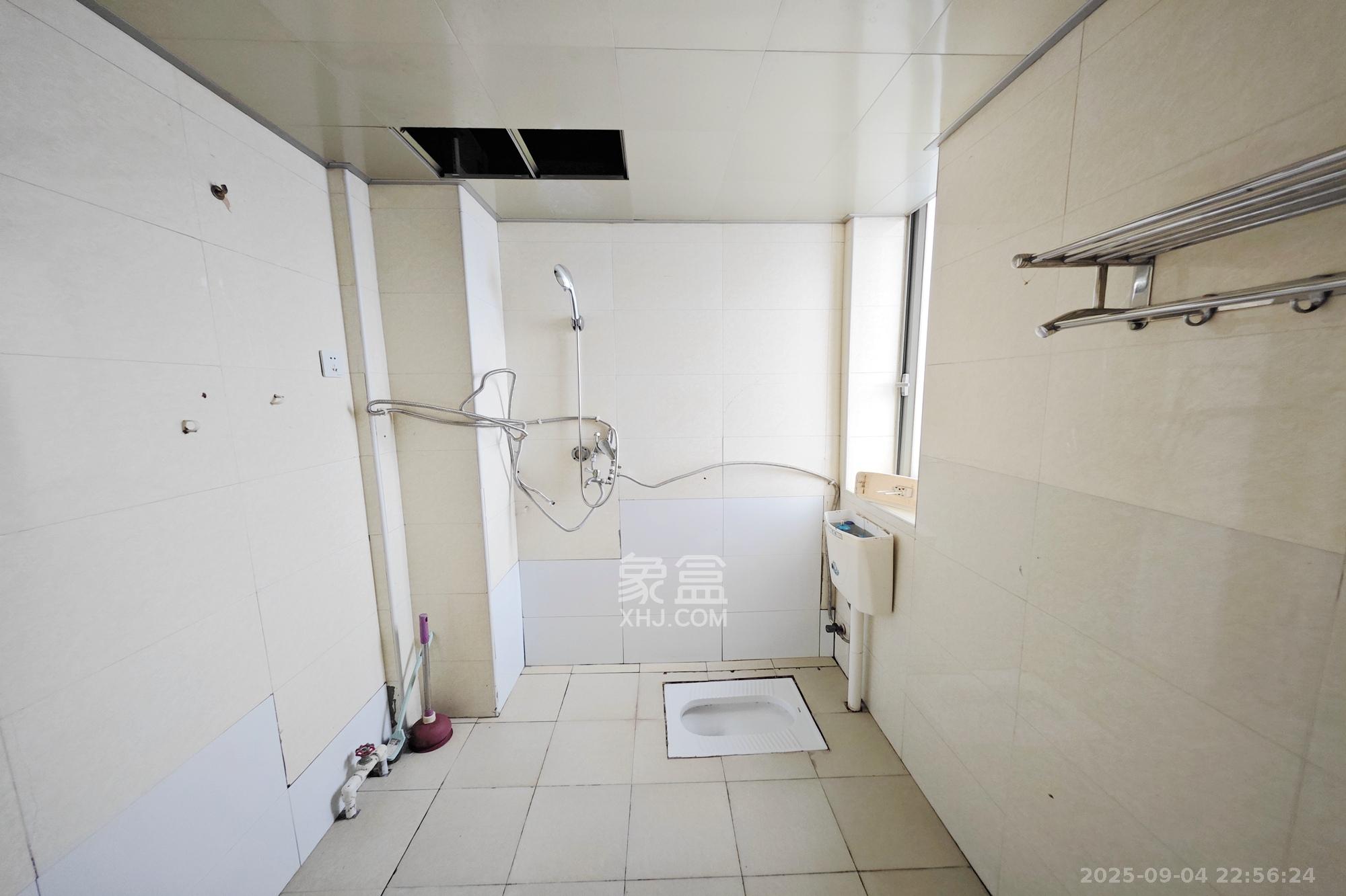 新城新世界一二三期  4室2厅2卫    142.0万其他