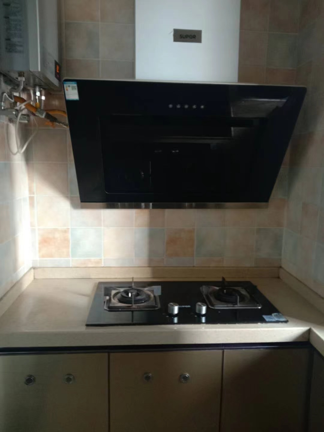 亚太.银泉花园  2室2厅1卫    2000.0元/月 亚太.银泉花园  2室2厅1卫    2000.0元/月室内图